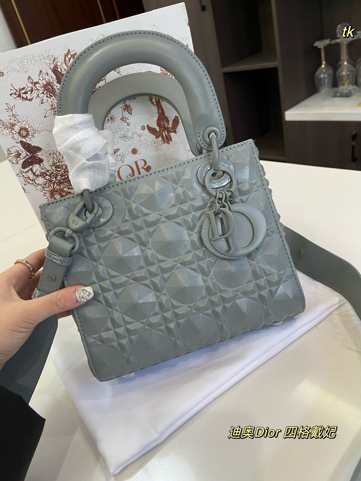 DIOR-610