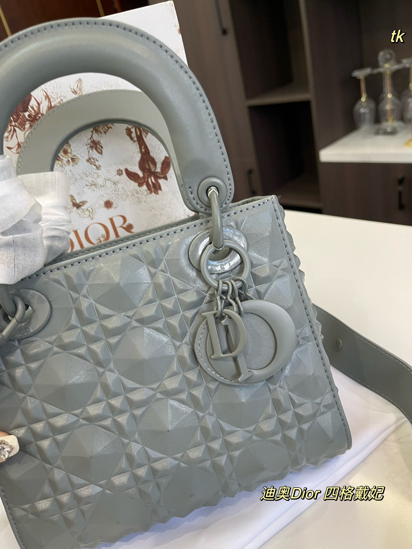 DIOR-610