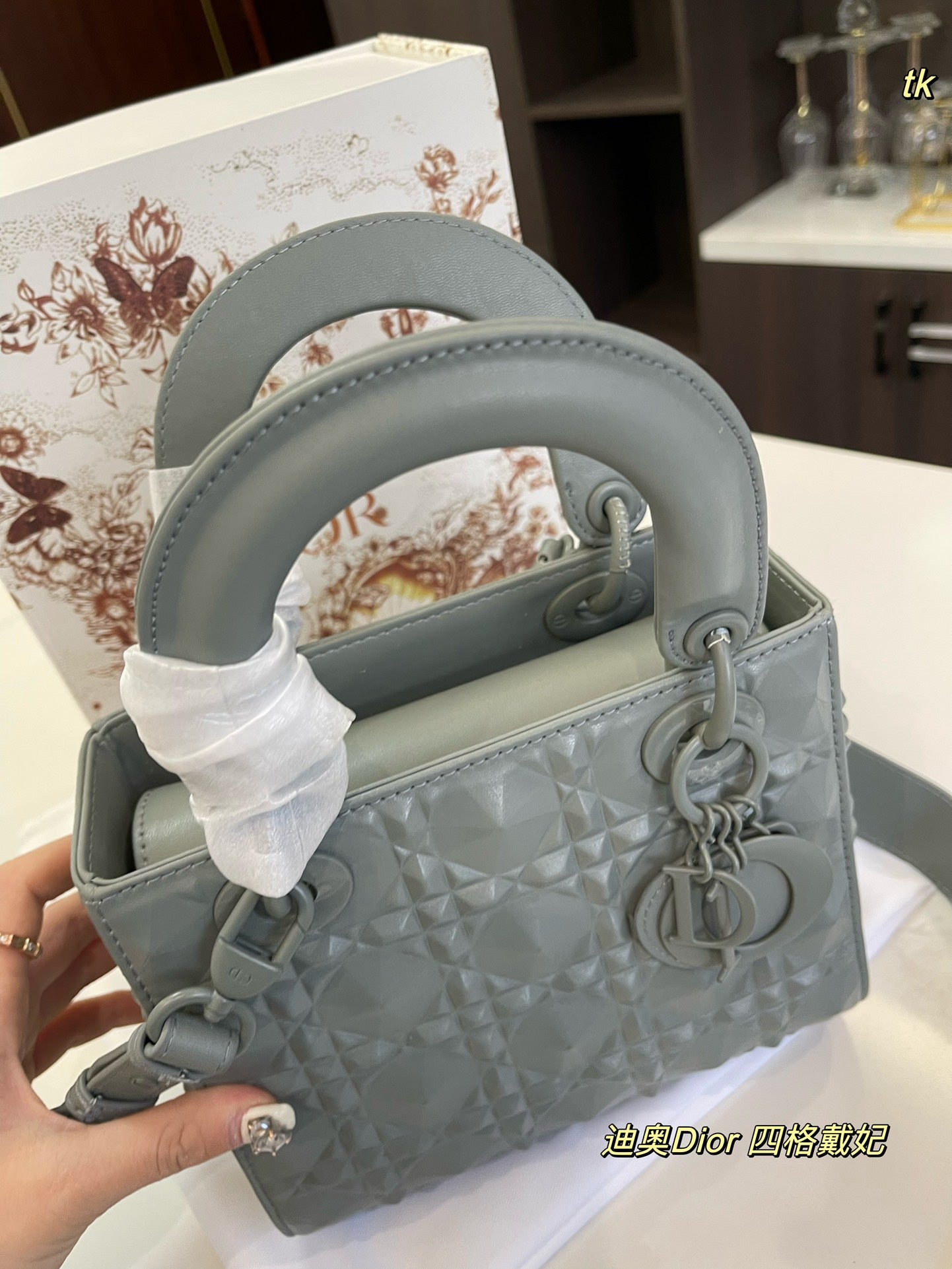 DIOR-610