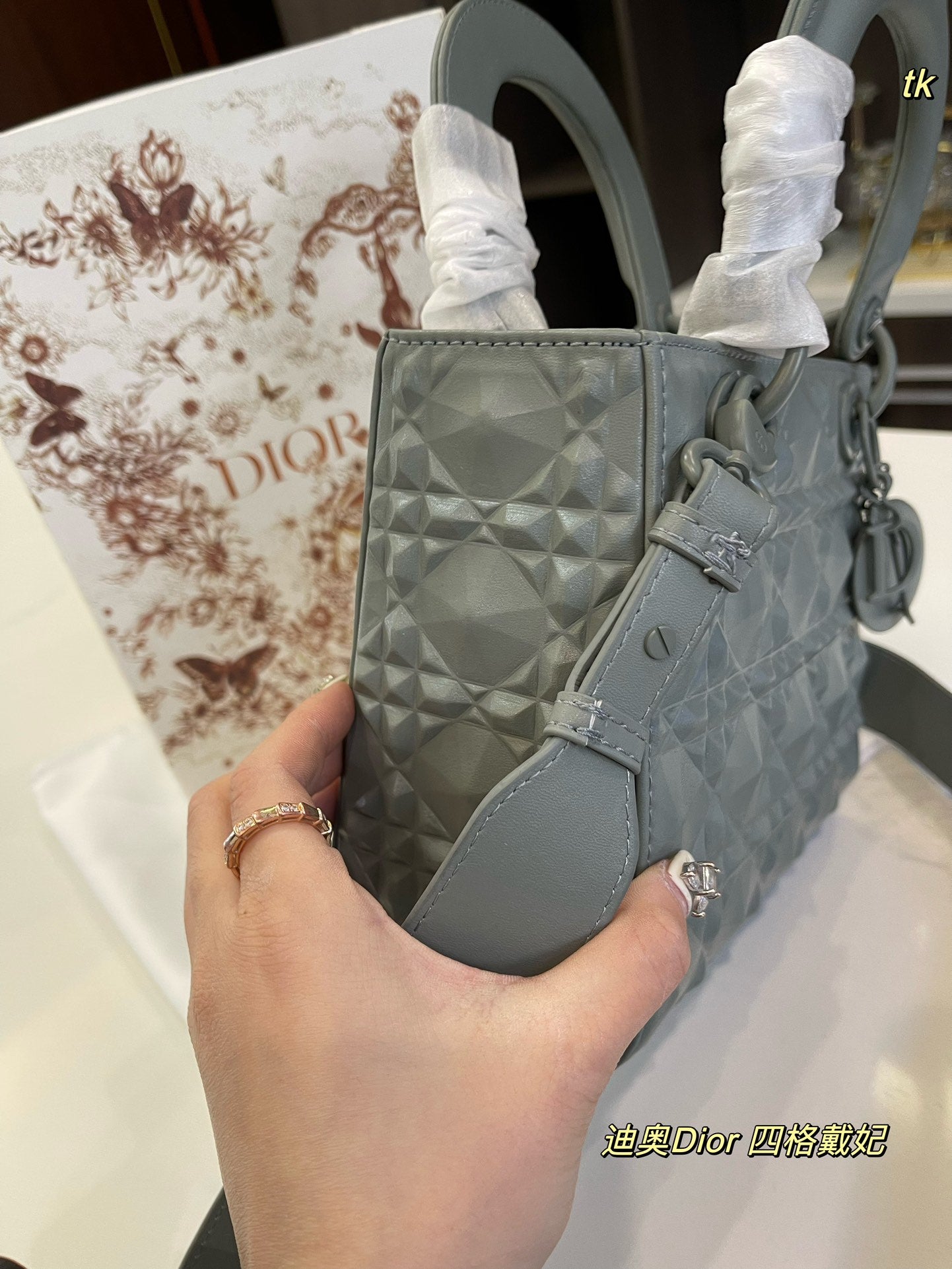 DIOR-610