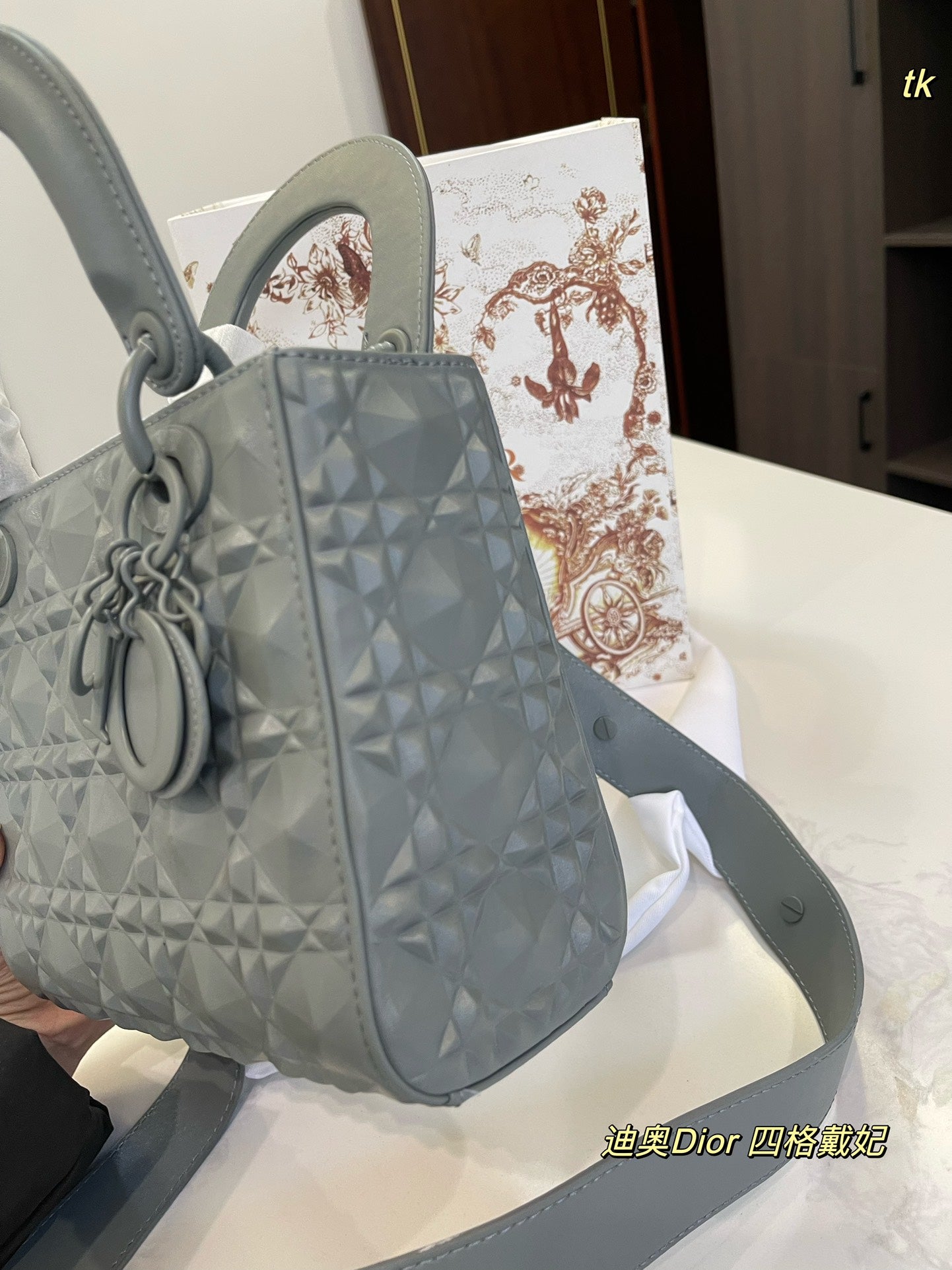 DIOR-610