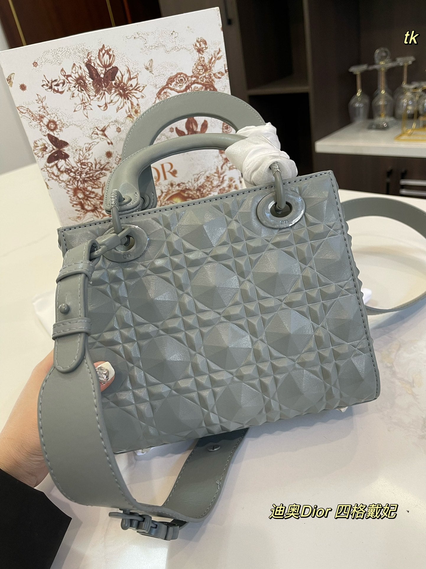 DIOR-610