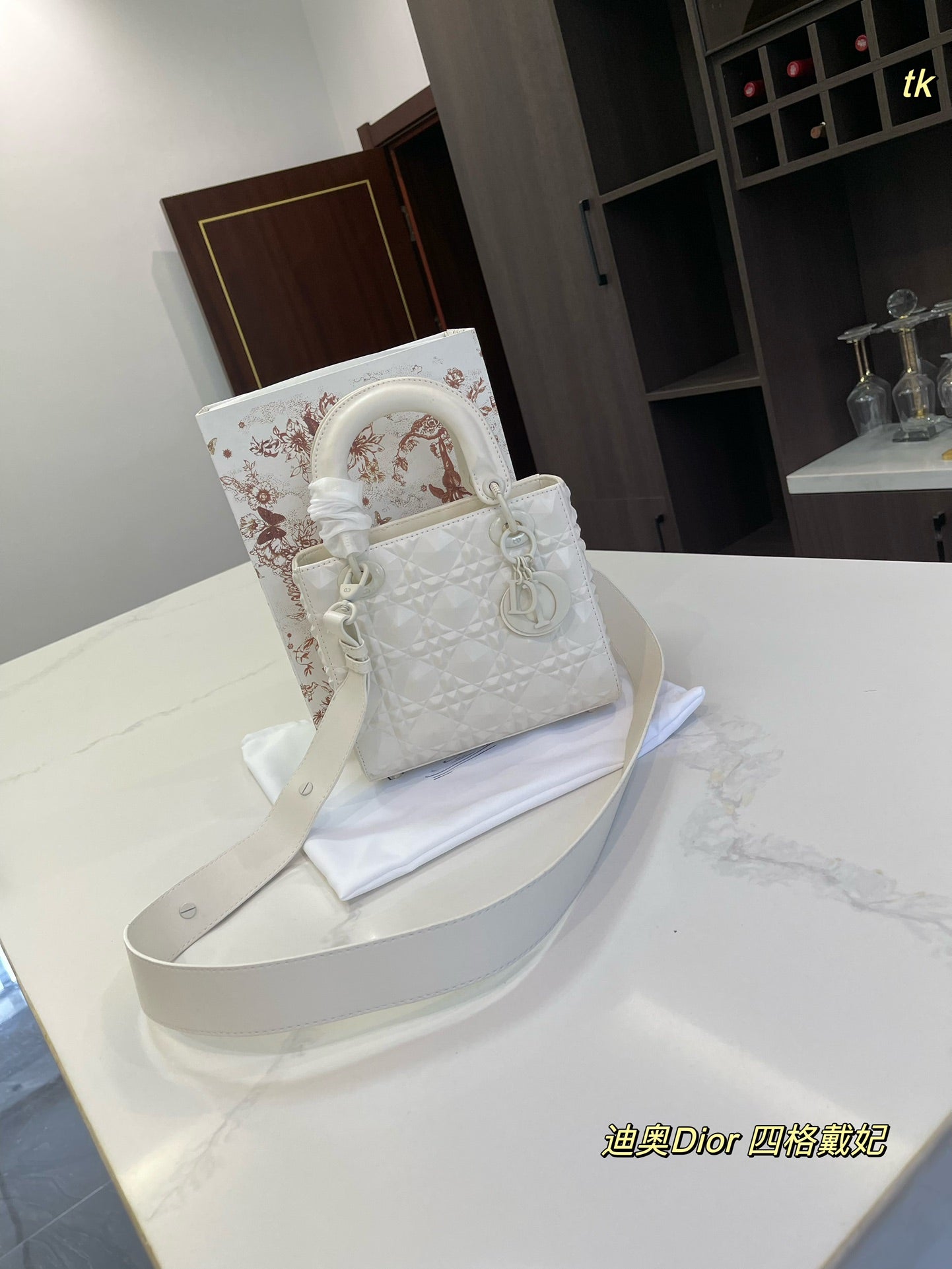 DIOR-611