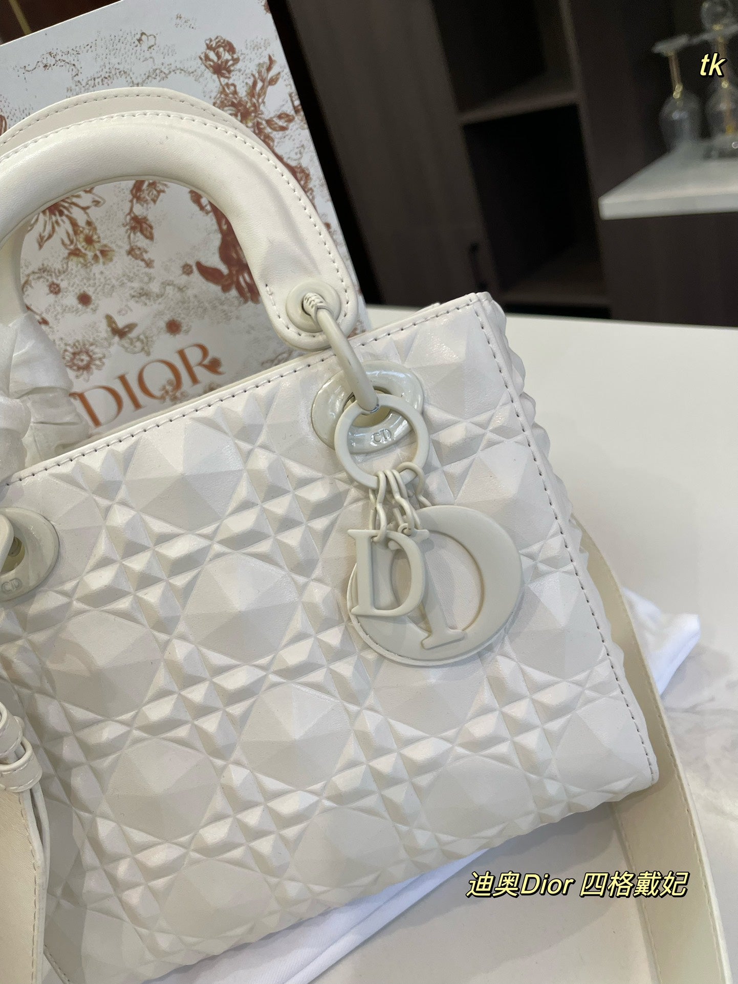 DIOR-611