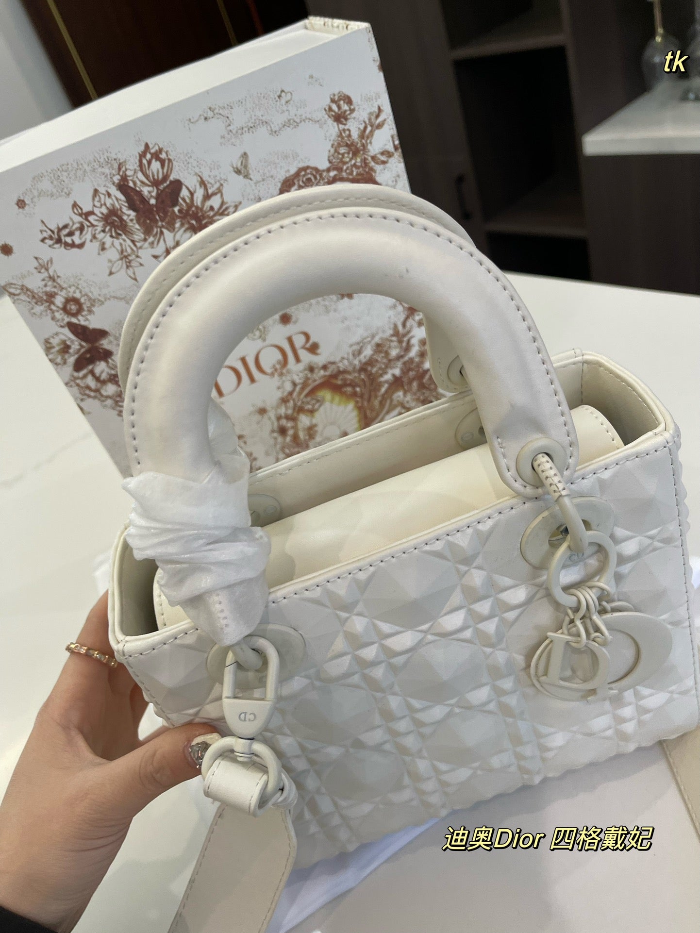 DIOR-611