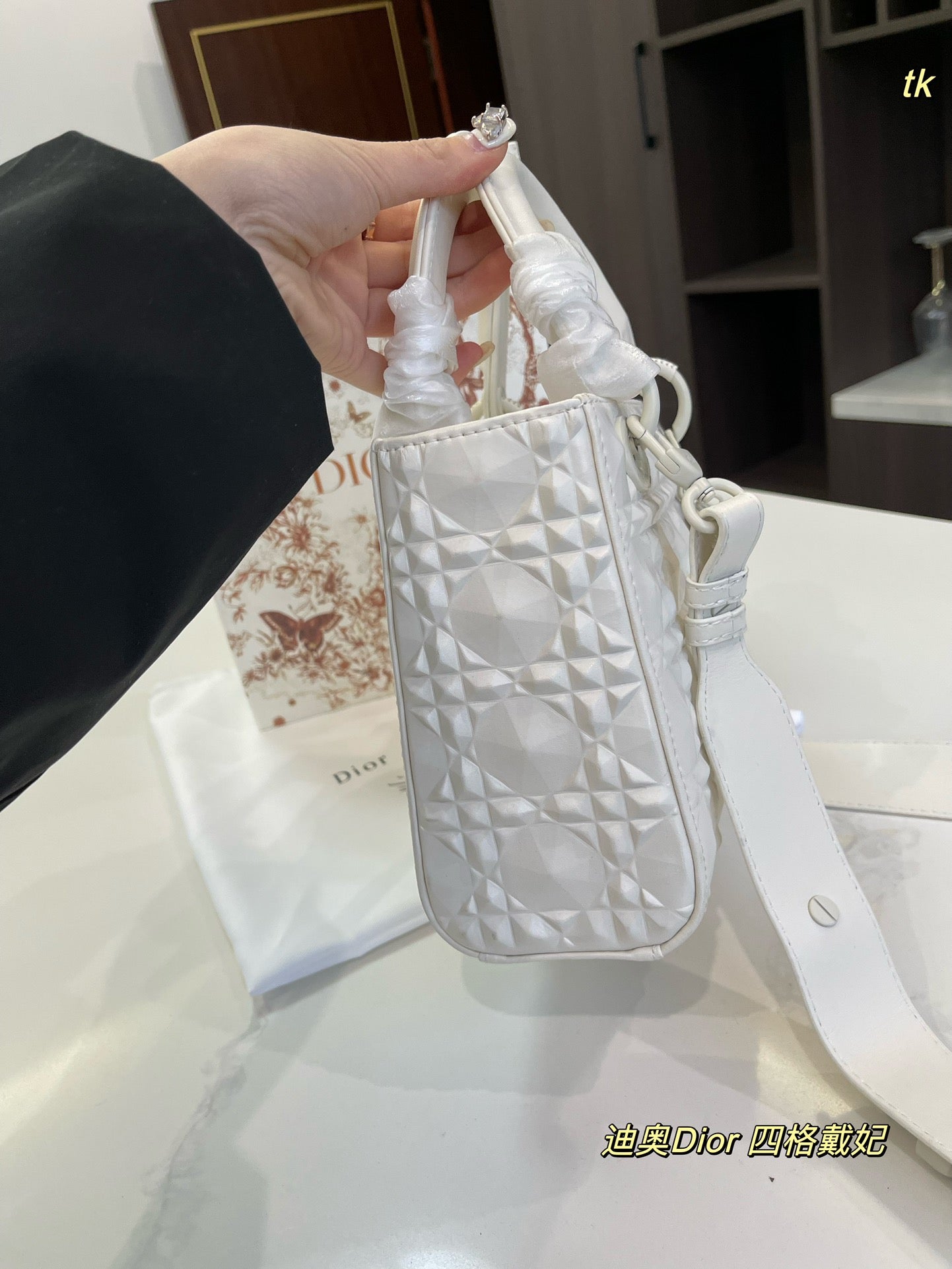DIOR-611
