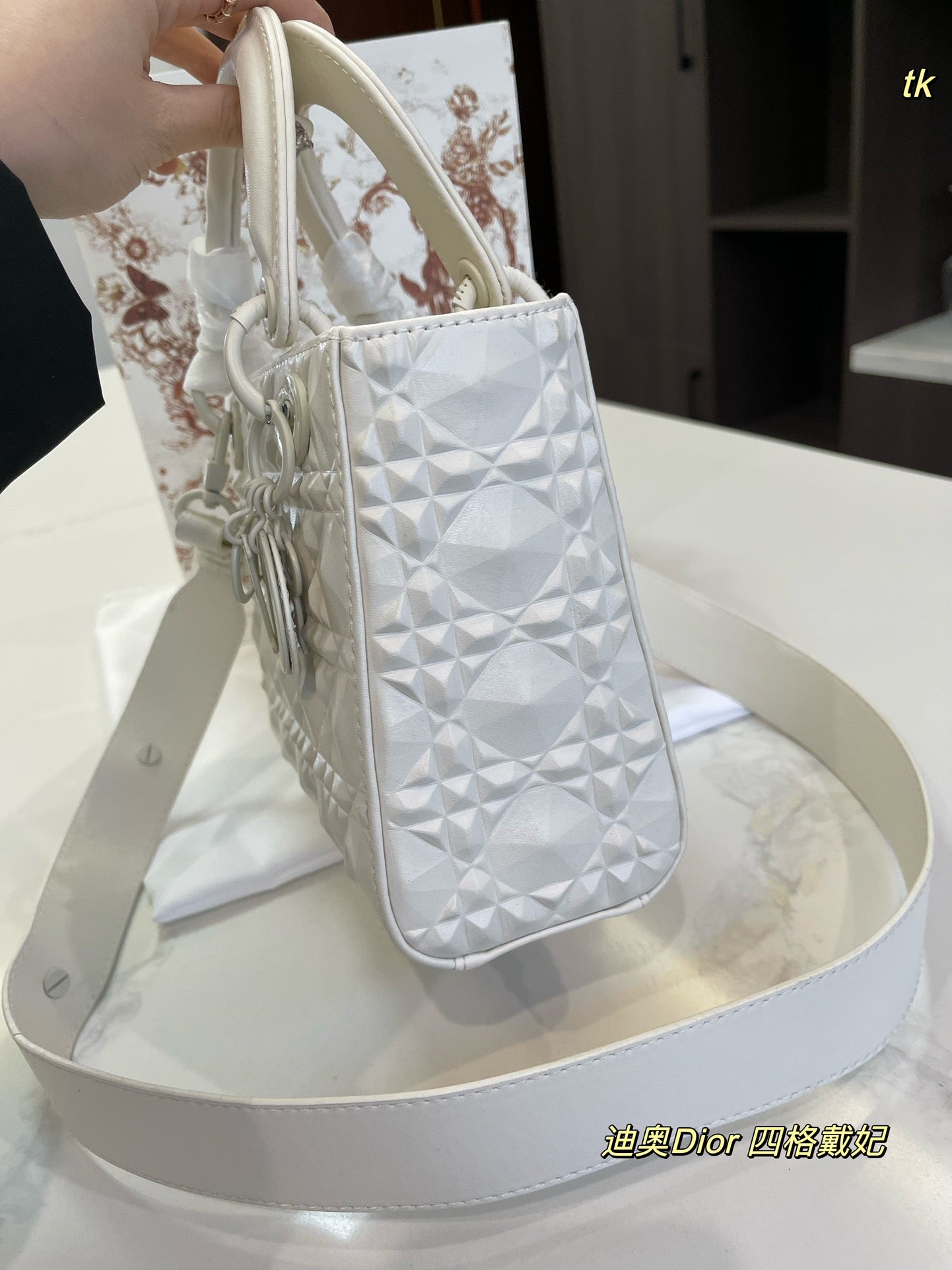 DIOR-611