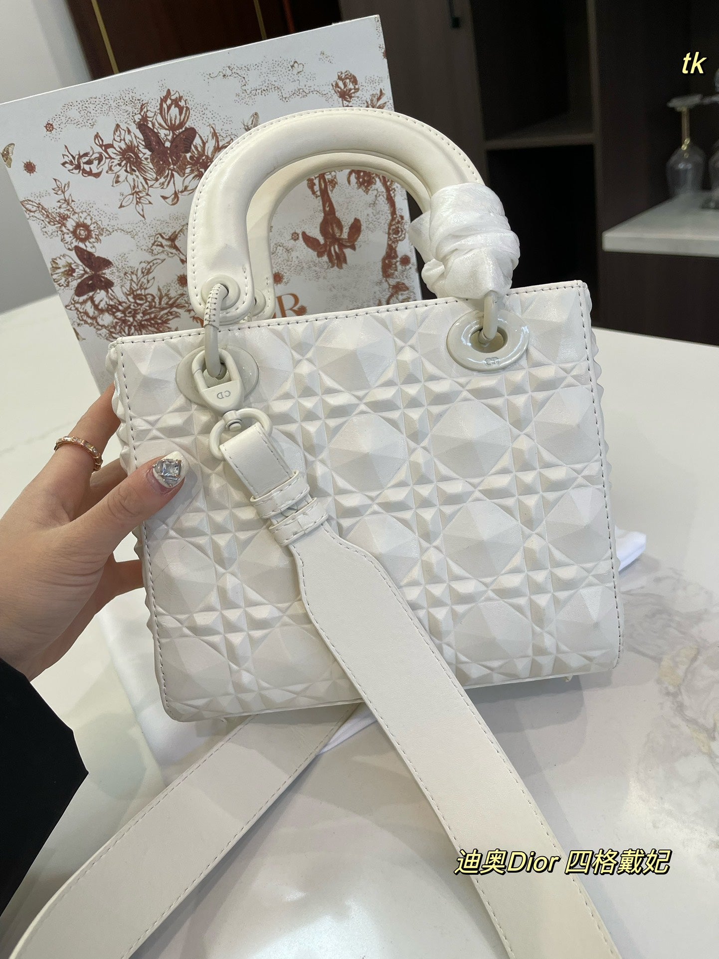 DIOR-611