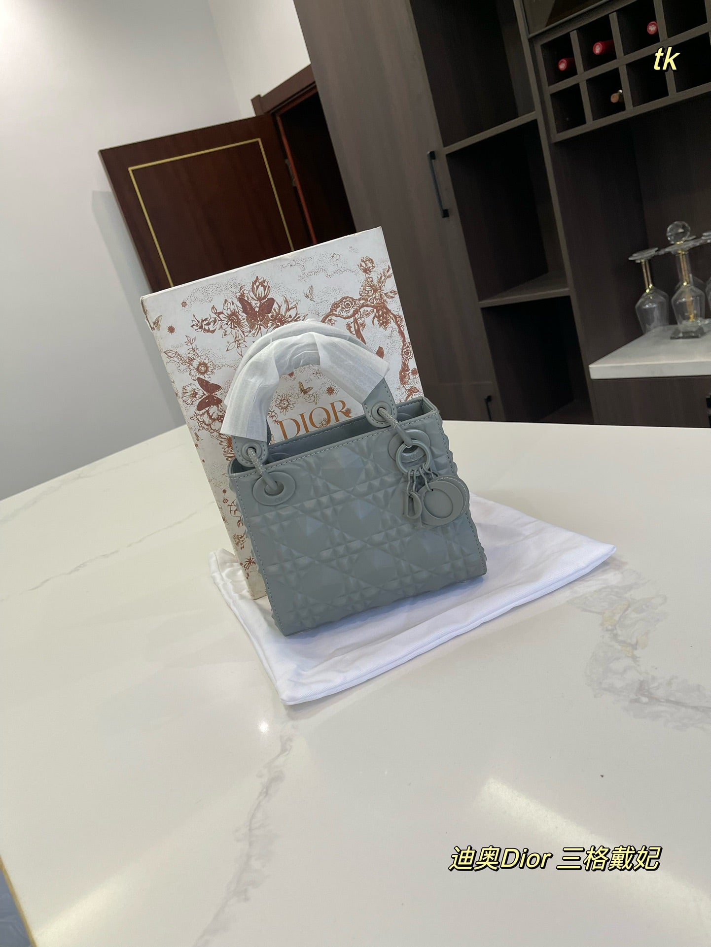DIOR-609
