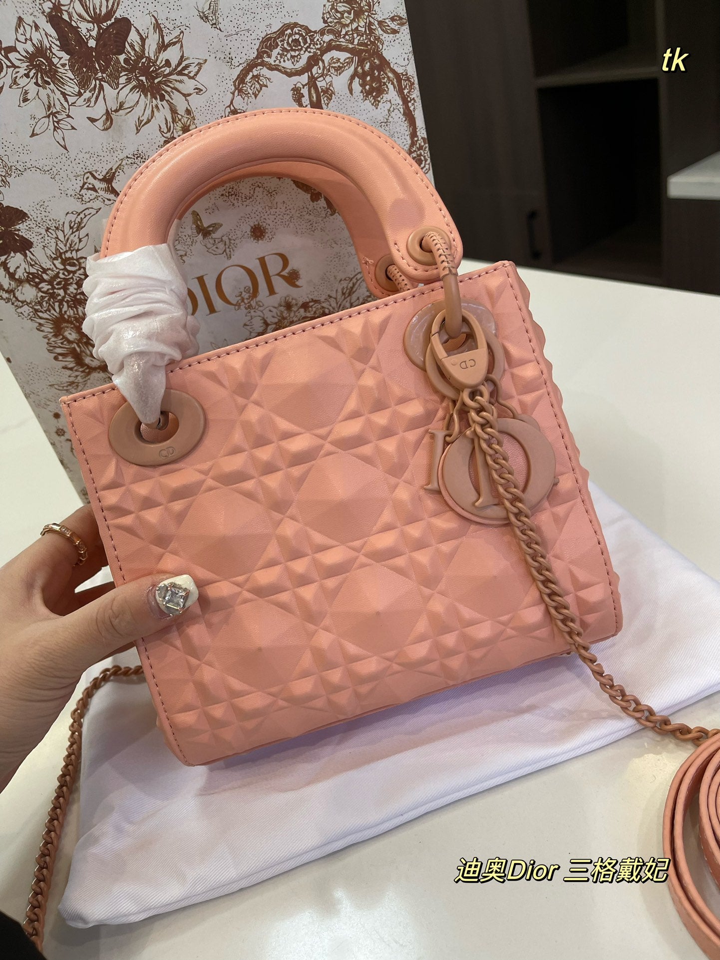 DIOR-613