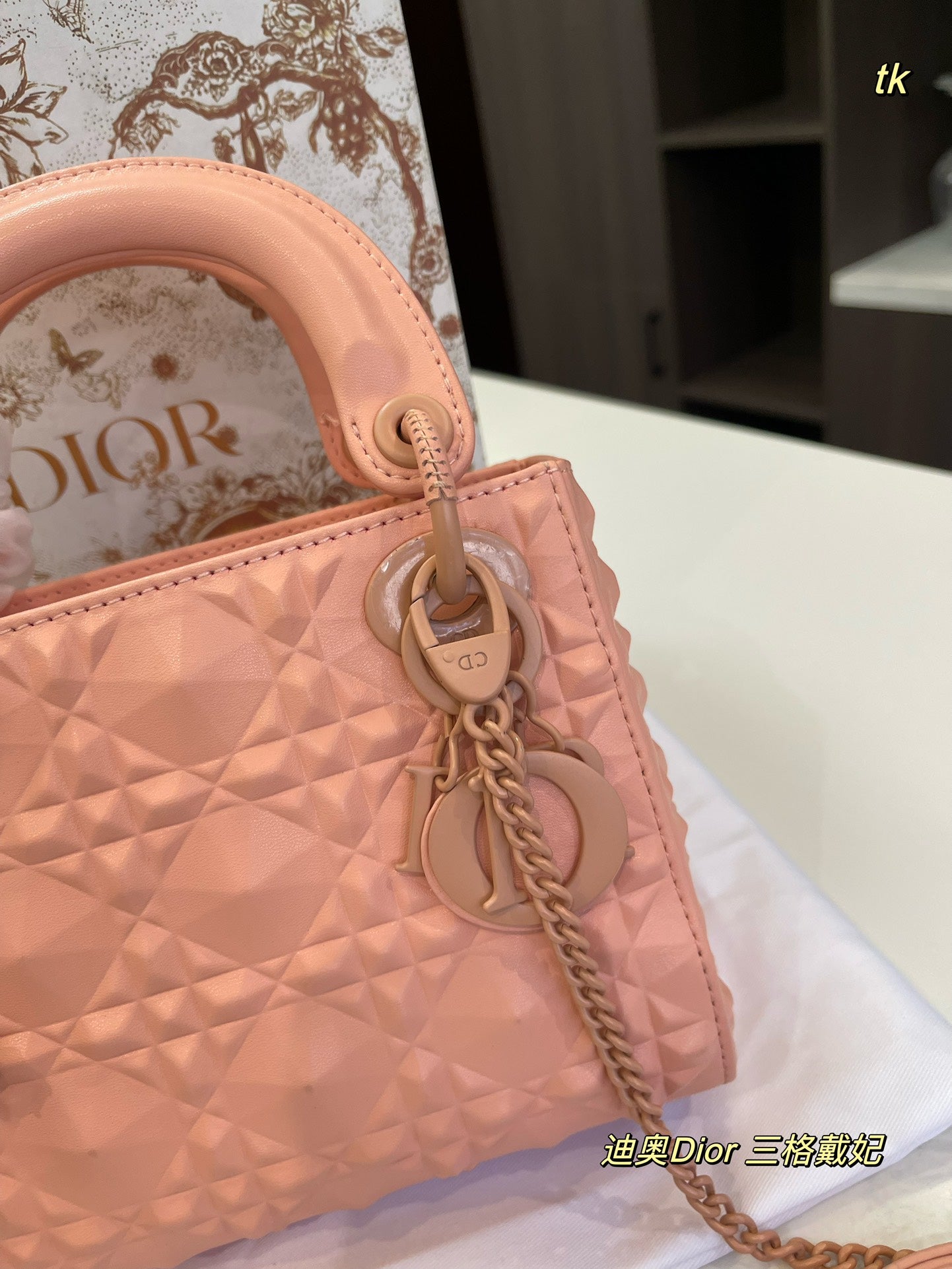 DIOR-613