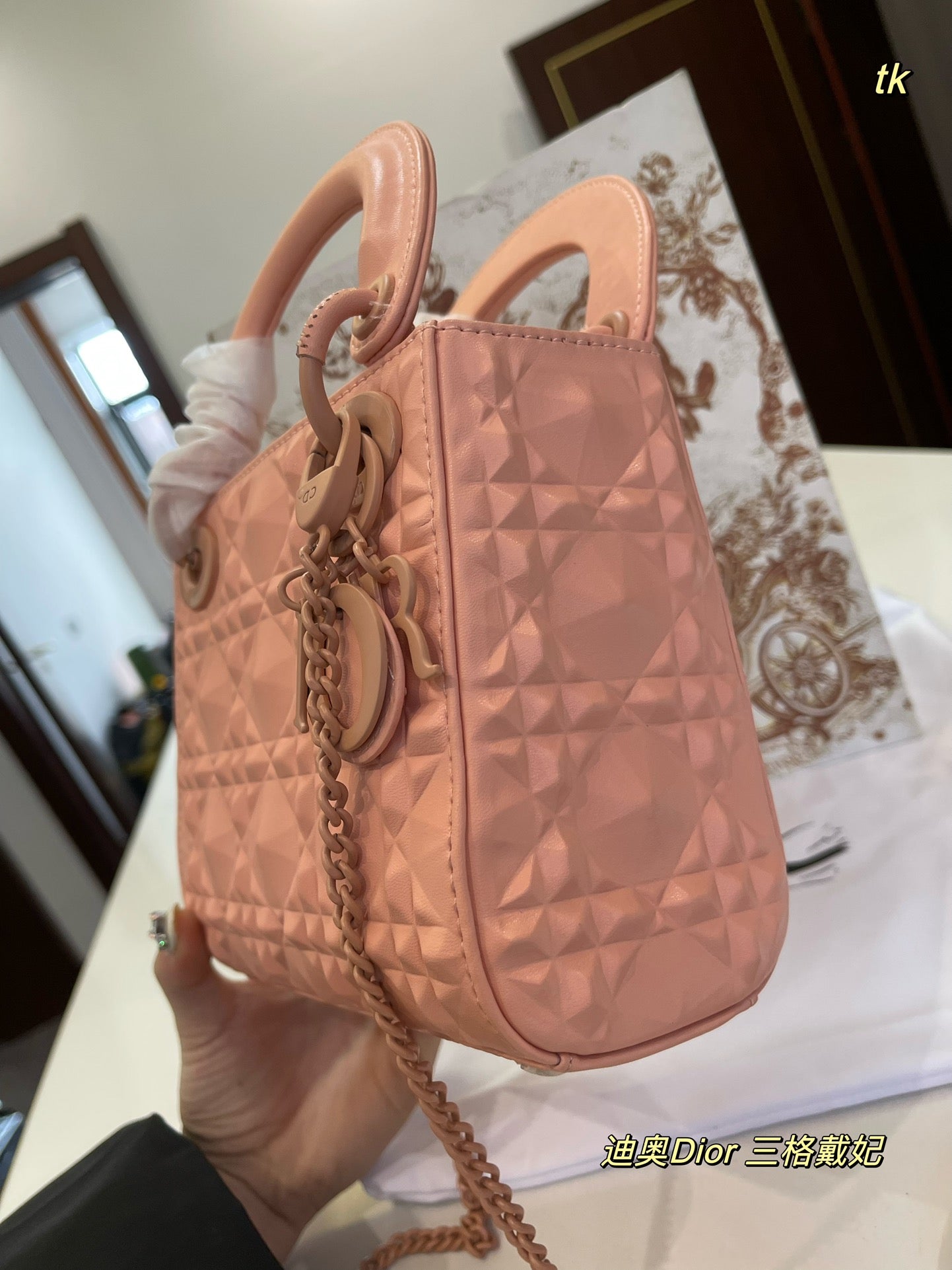 DIOR-613