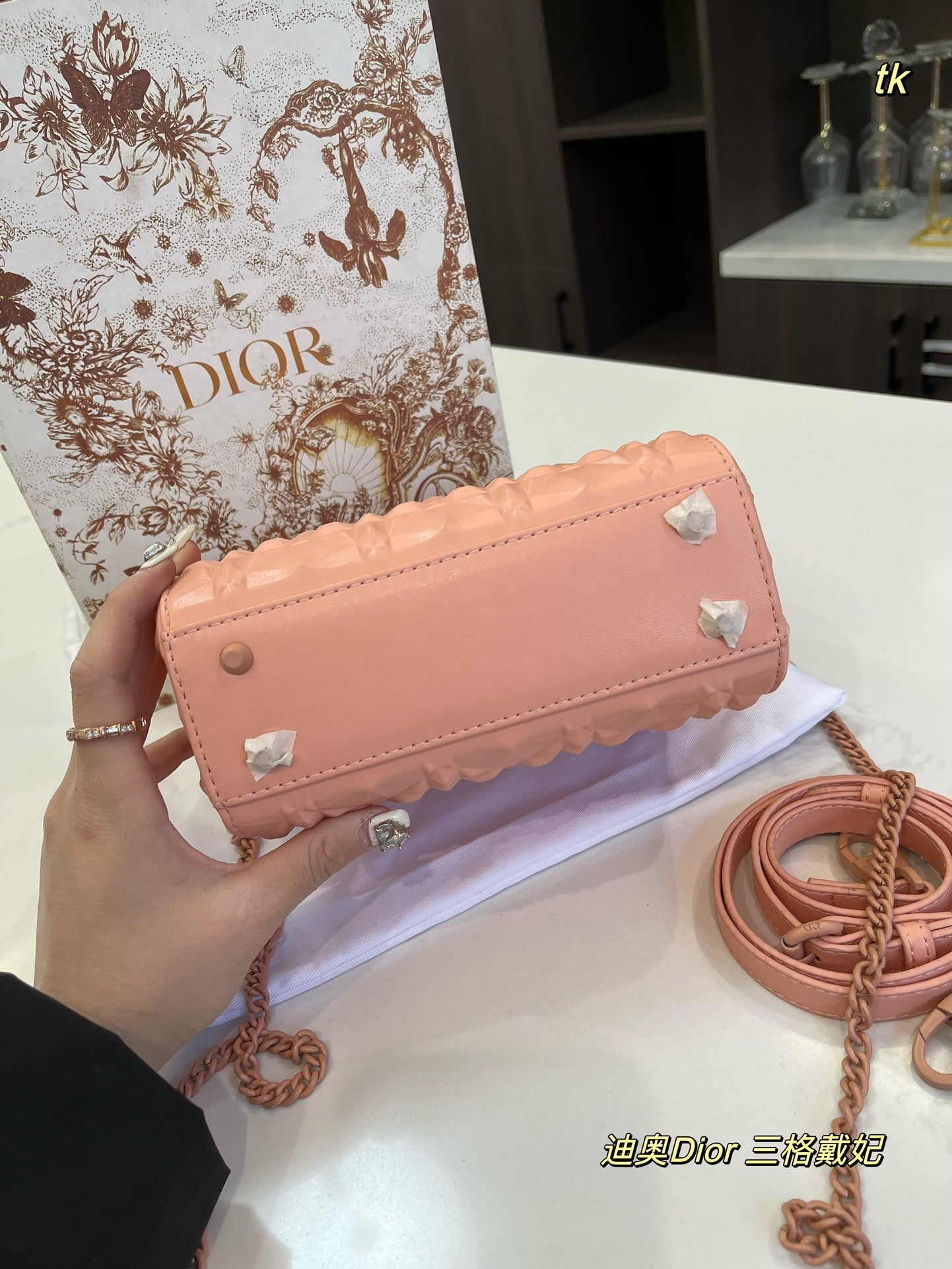 DIOR-613