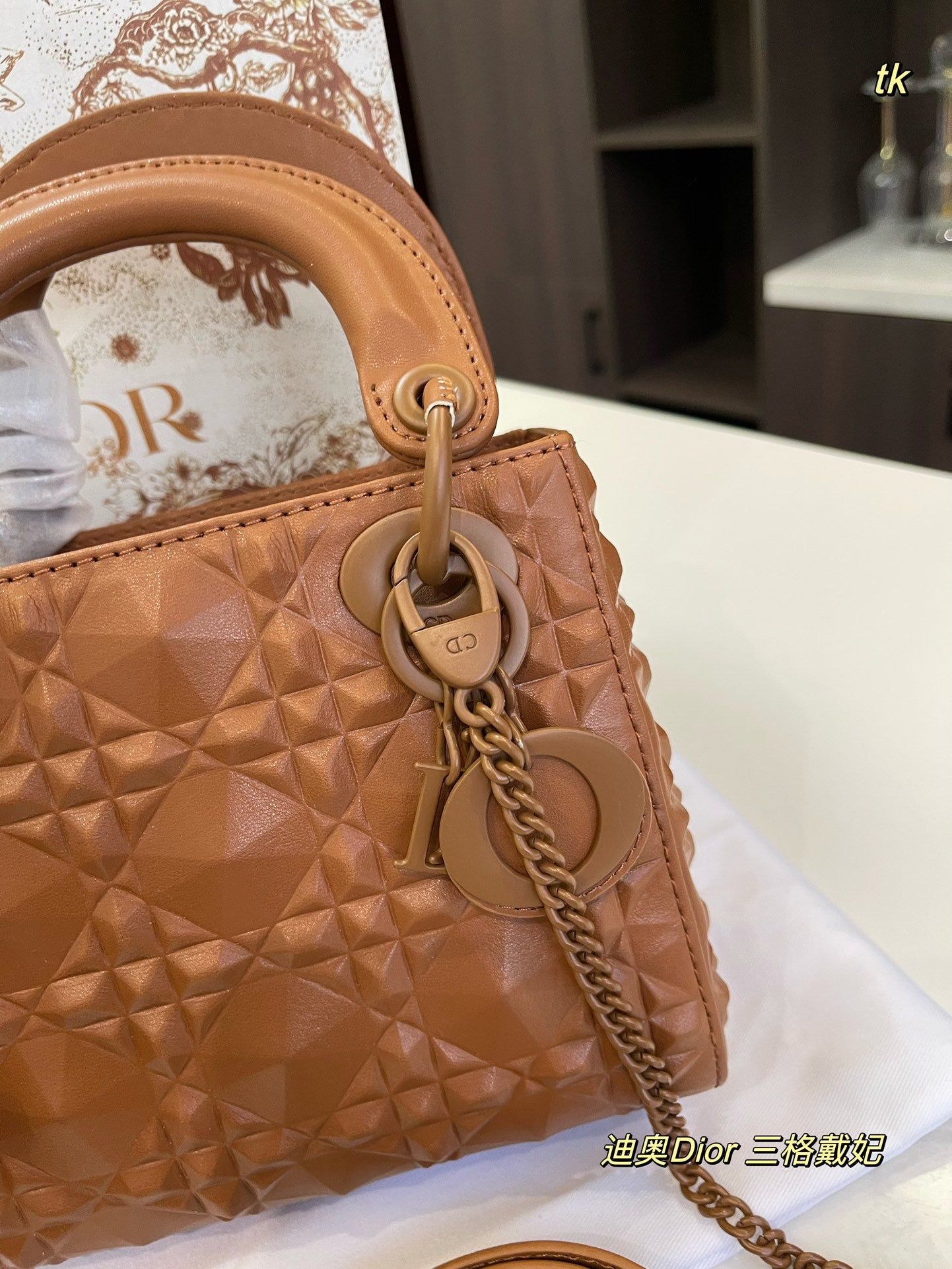 DIOR-614
