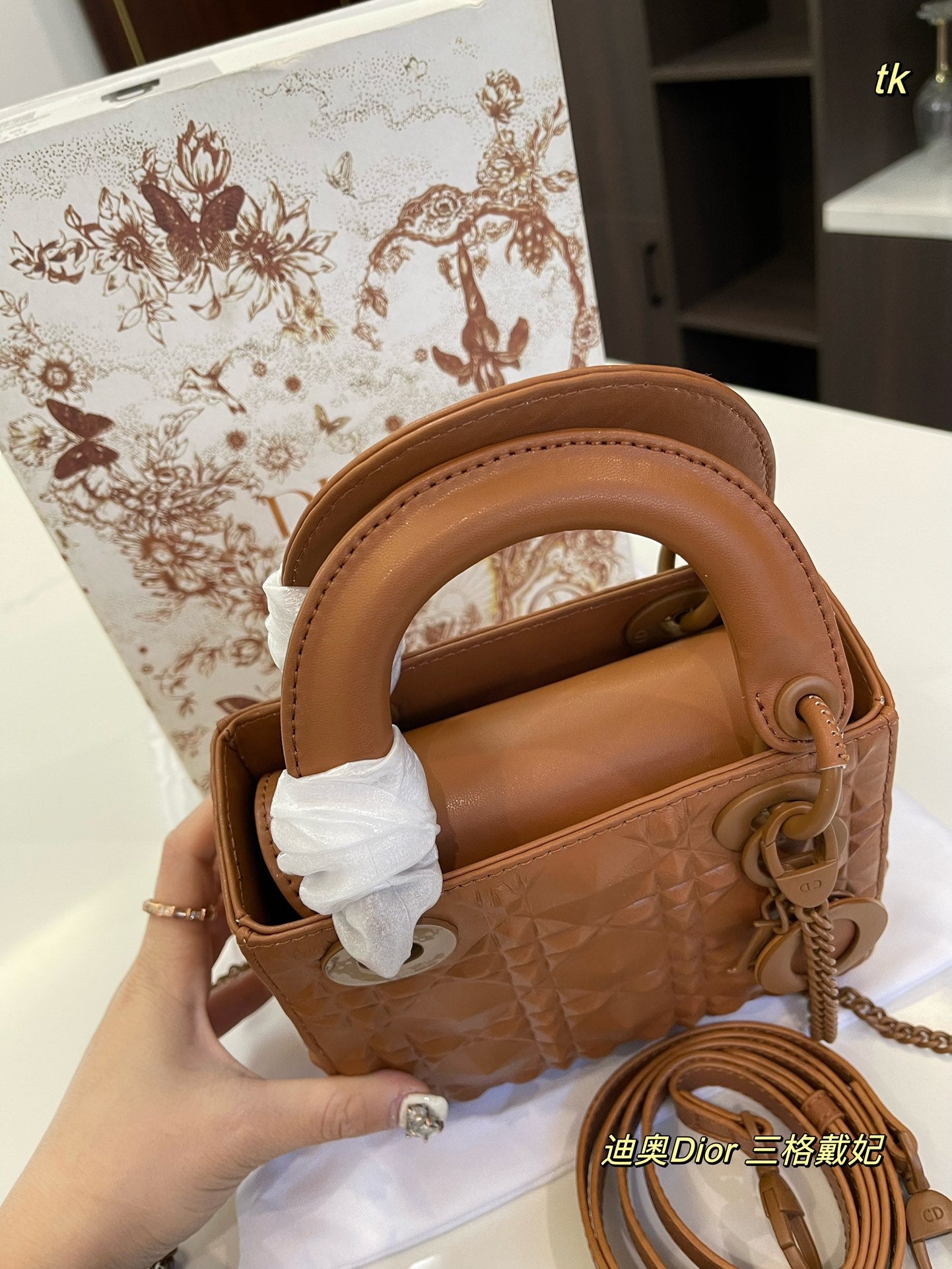 DIOR-614