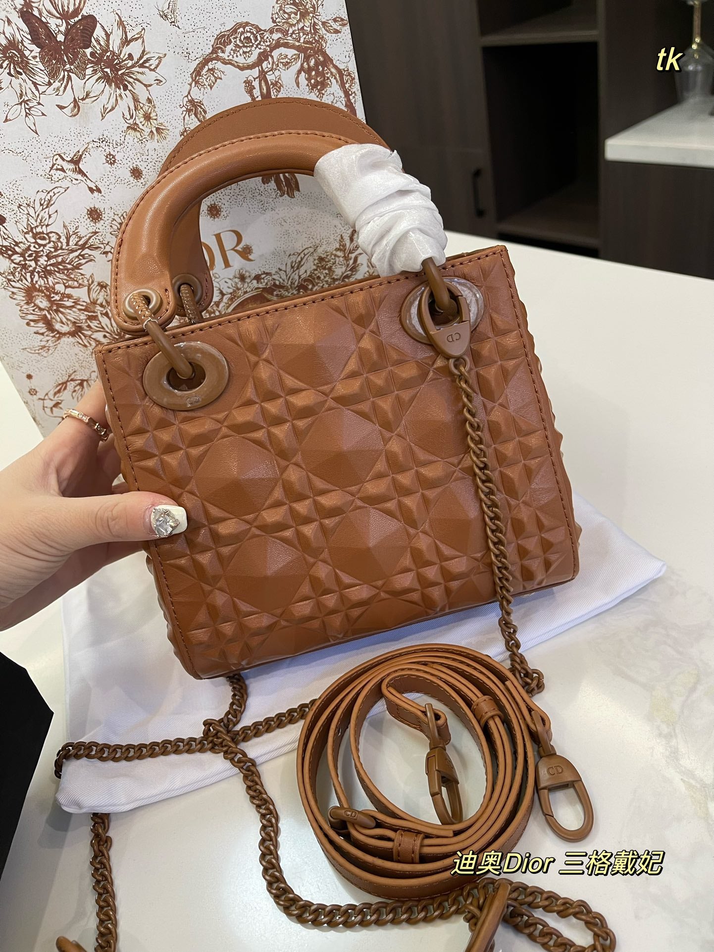 DIOR-614
