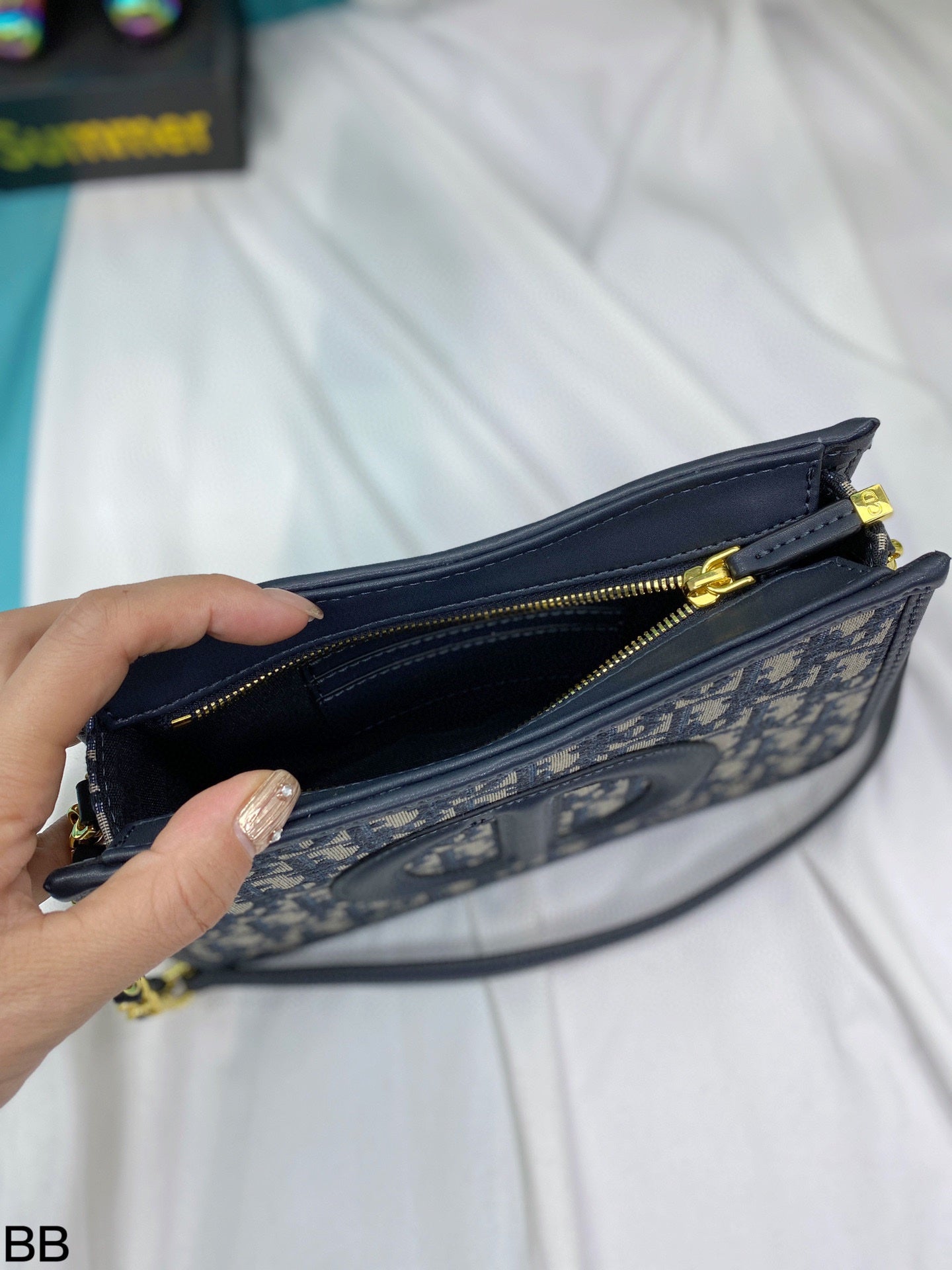 DIOR-529