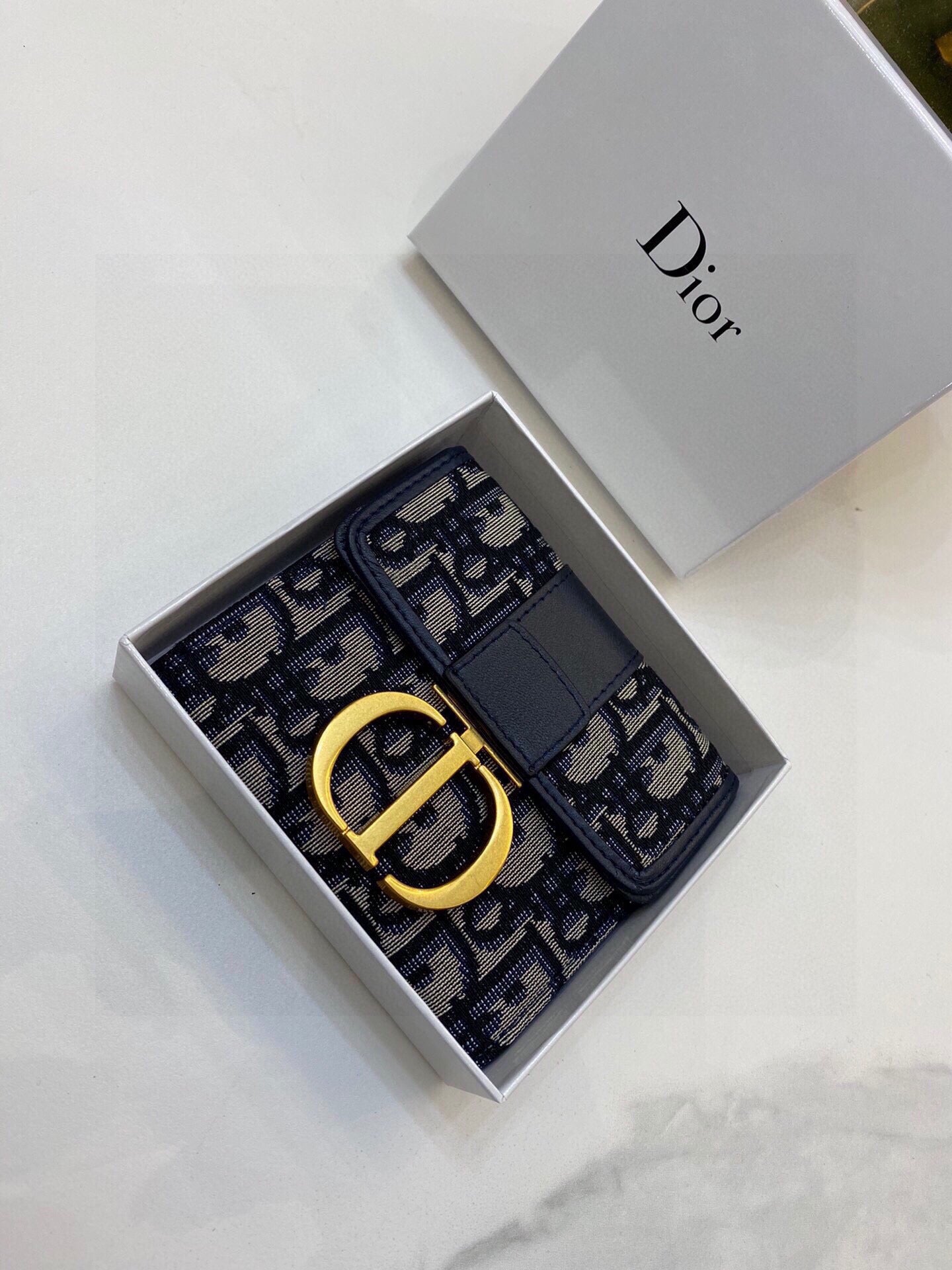 DIOR-445