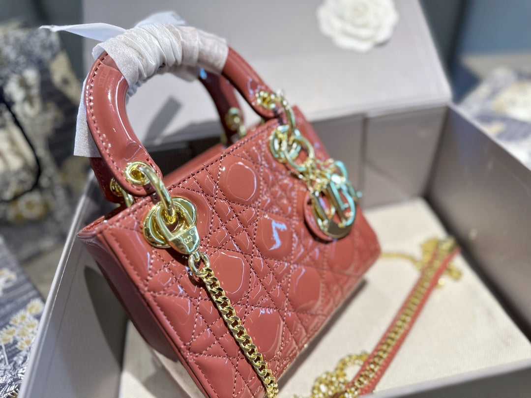 DIOR-539