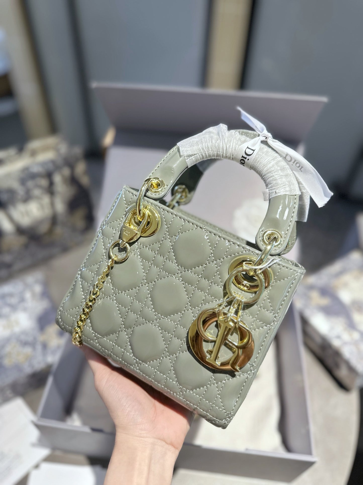 DIOR-536