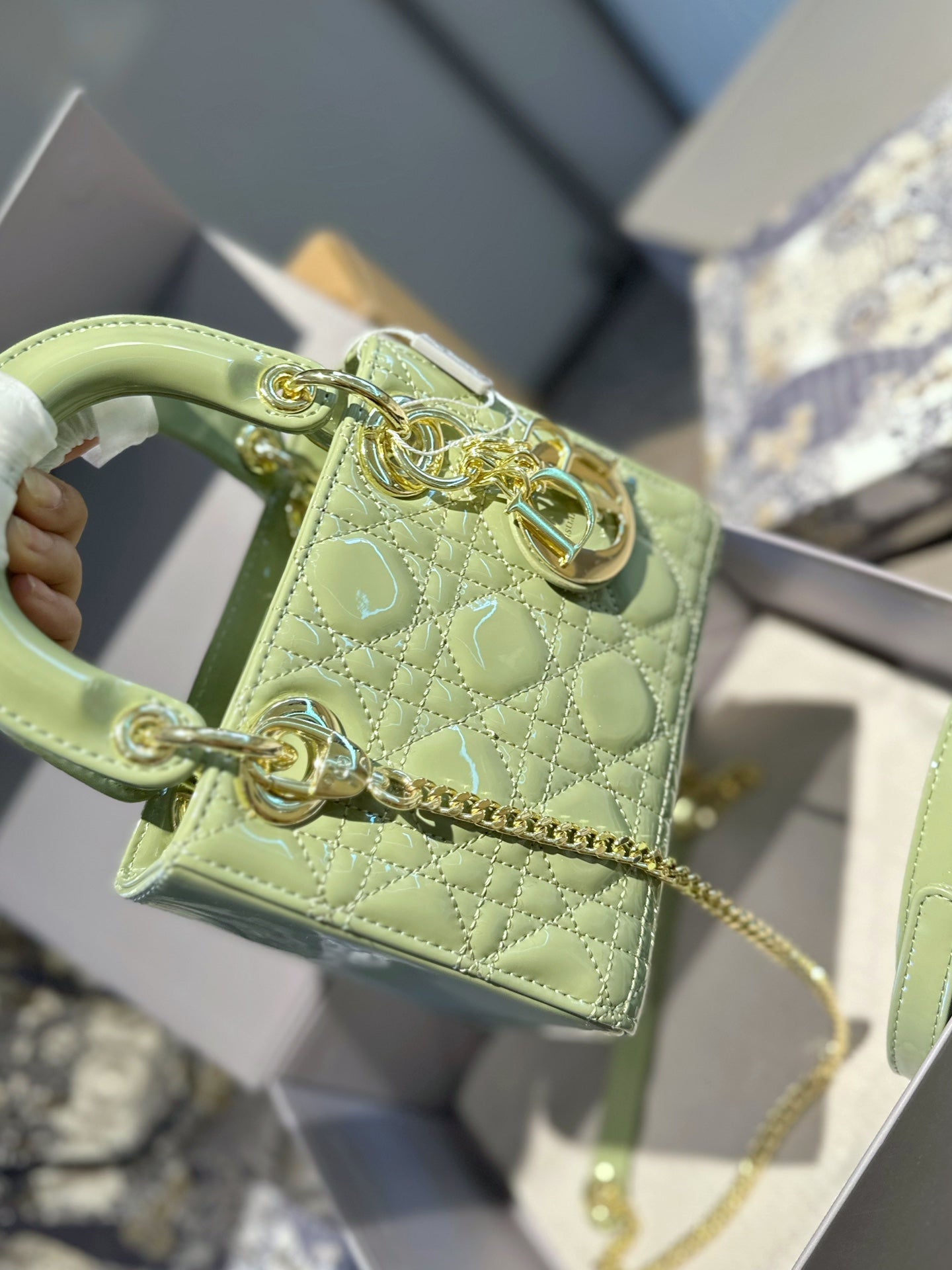 DIOR-547