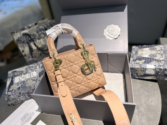 DIOR-551