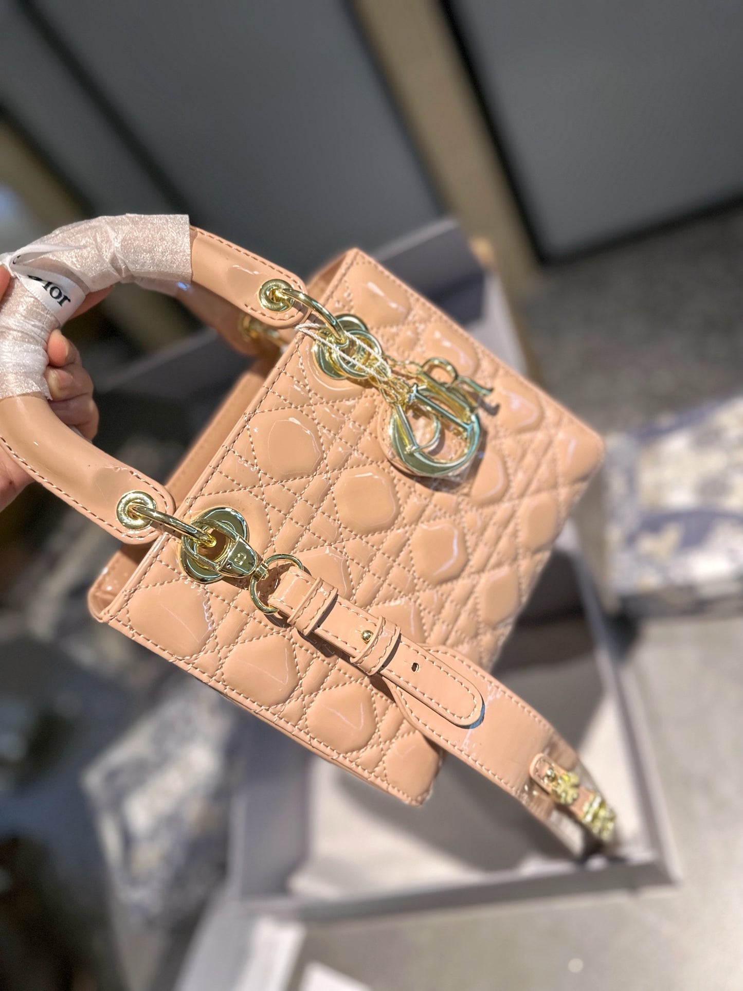 DIOR-551