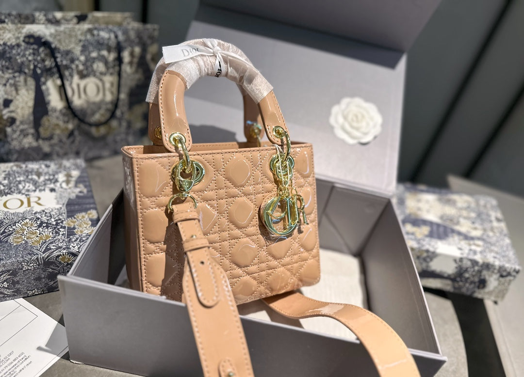 DIOR-551