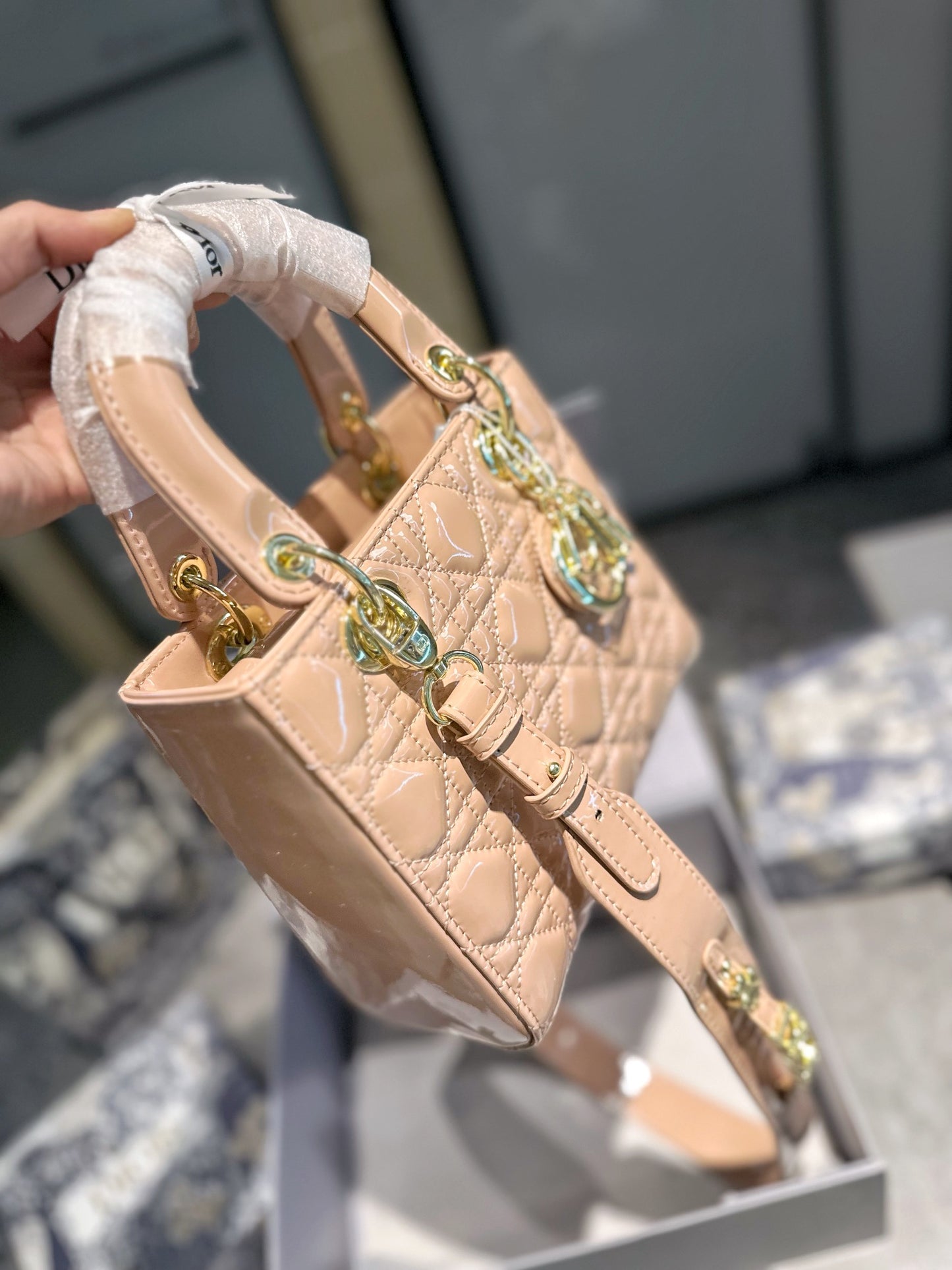 DIOR-551