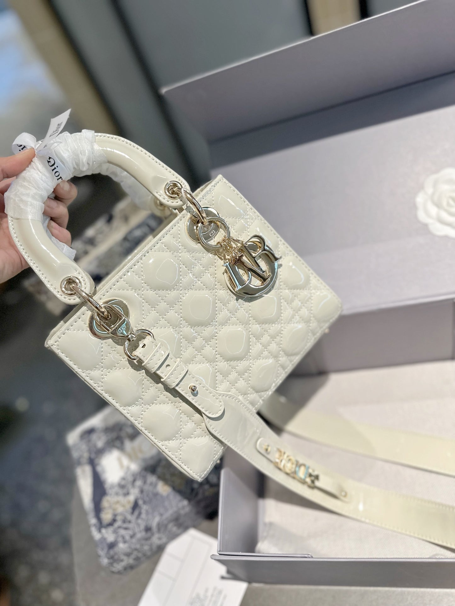 DIOR-551