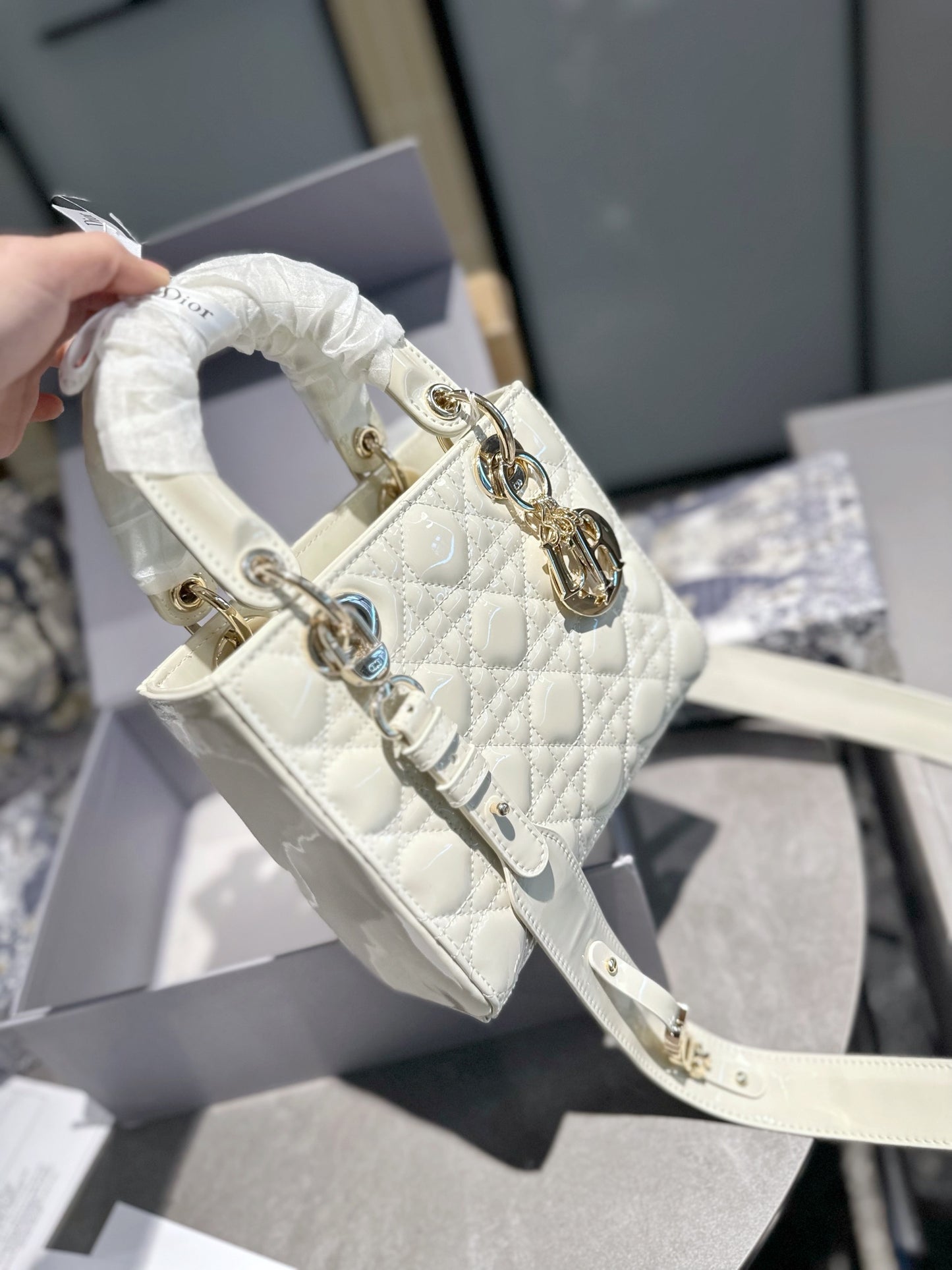 DIOR-551