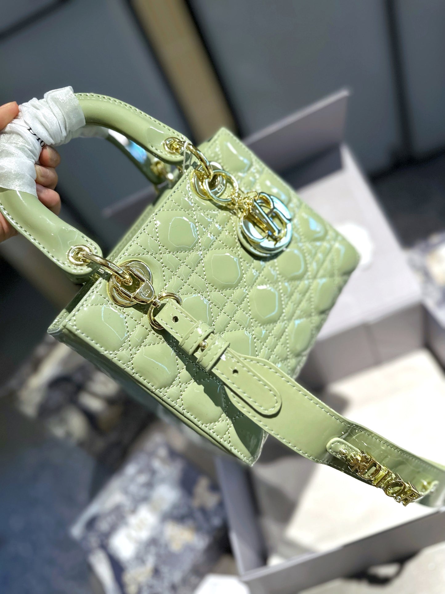 DIOR-551