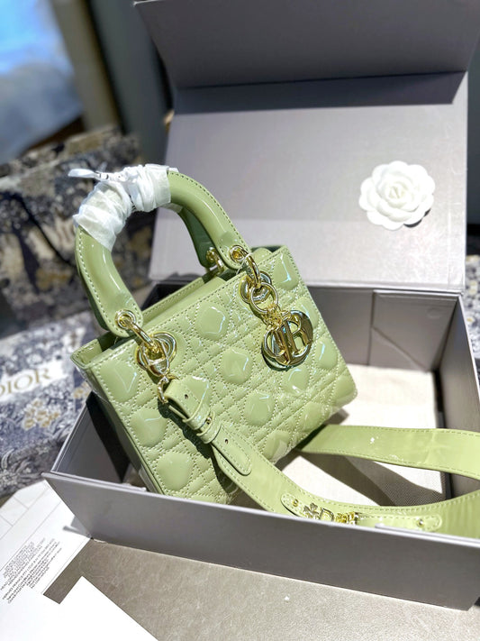 DIOR-561