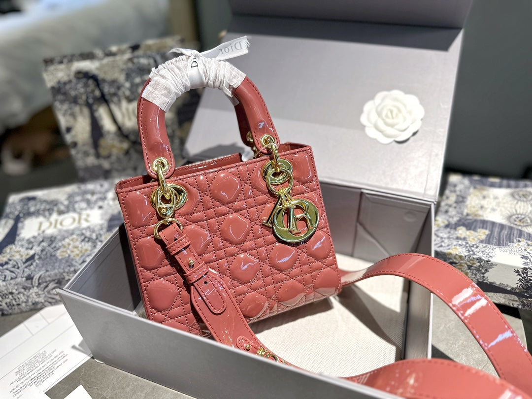 DIOR-561