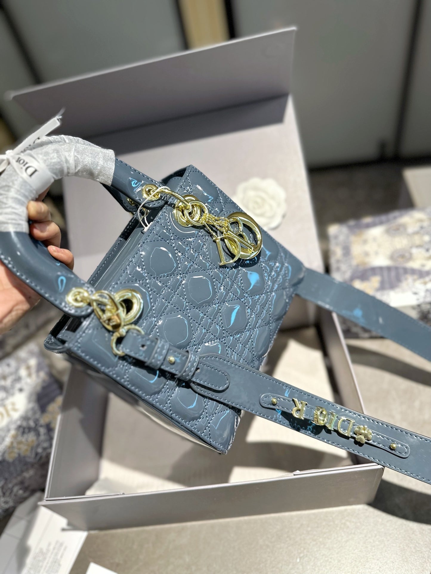 DIOR-561