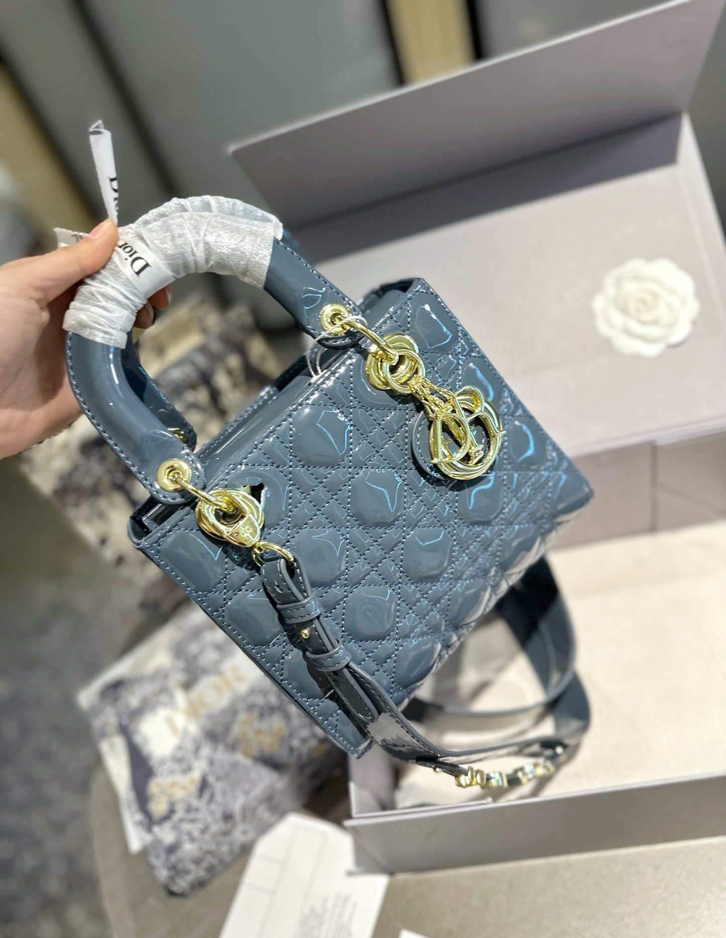 DIOR-561