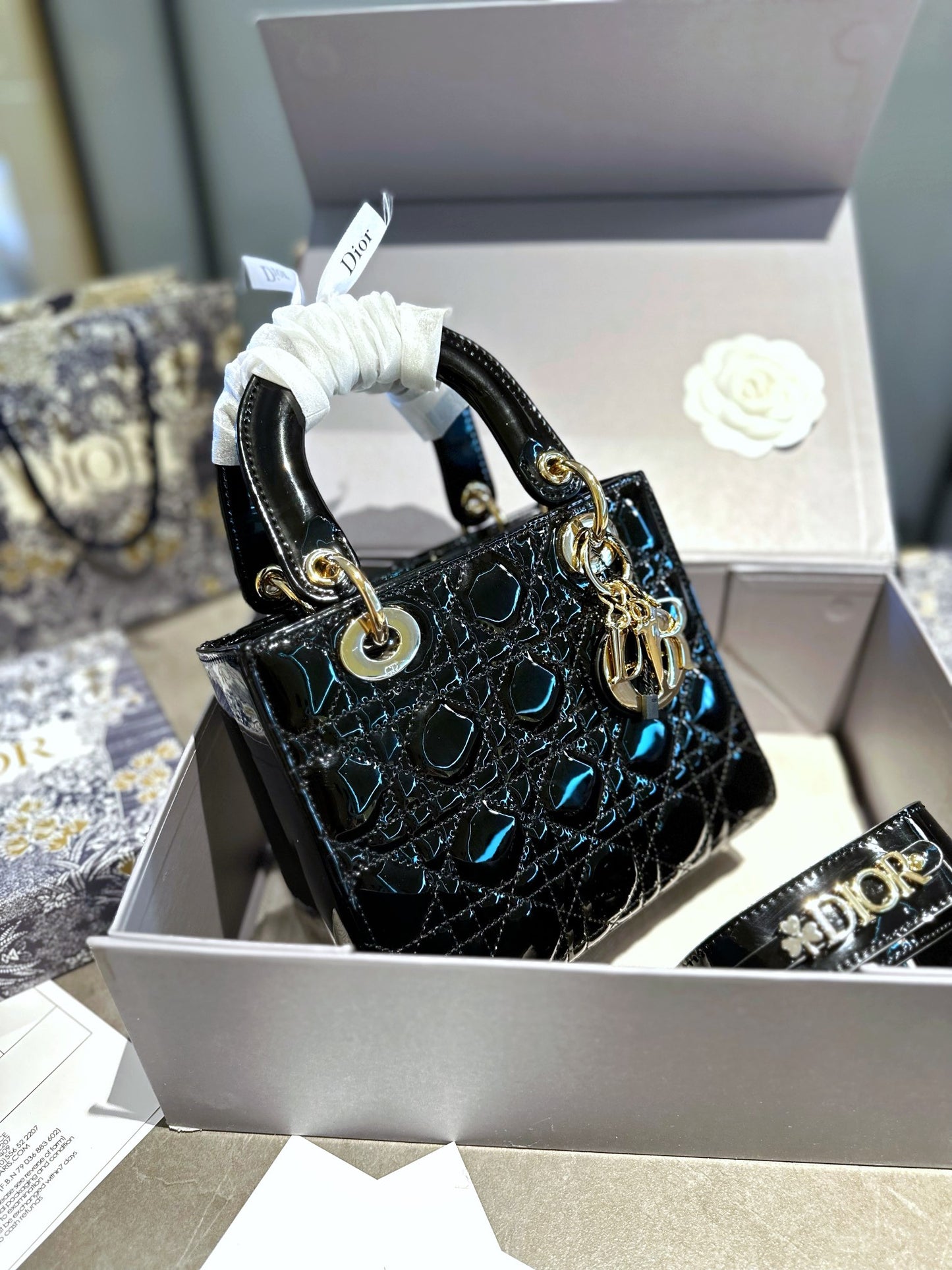 DIOR-562