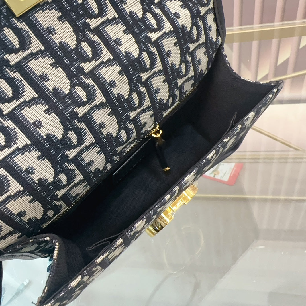 DIOR-472