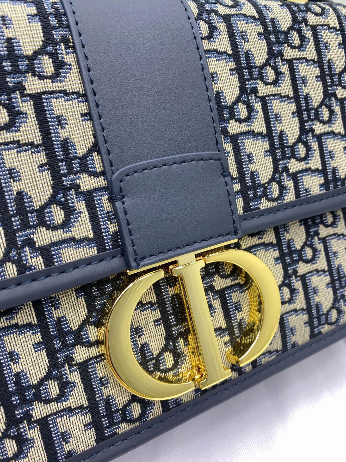 DIOR-520