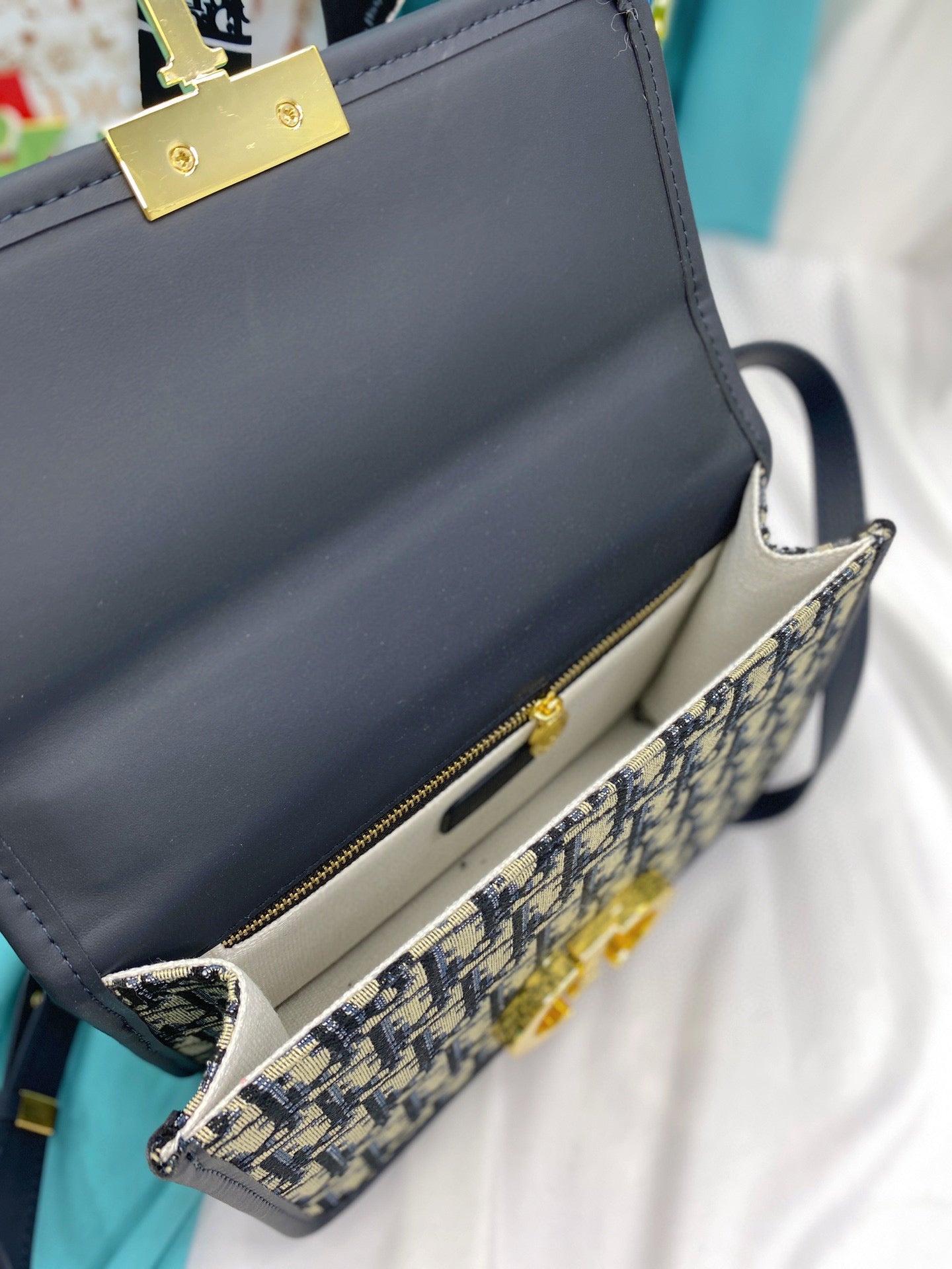 DIOR-520