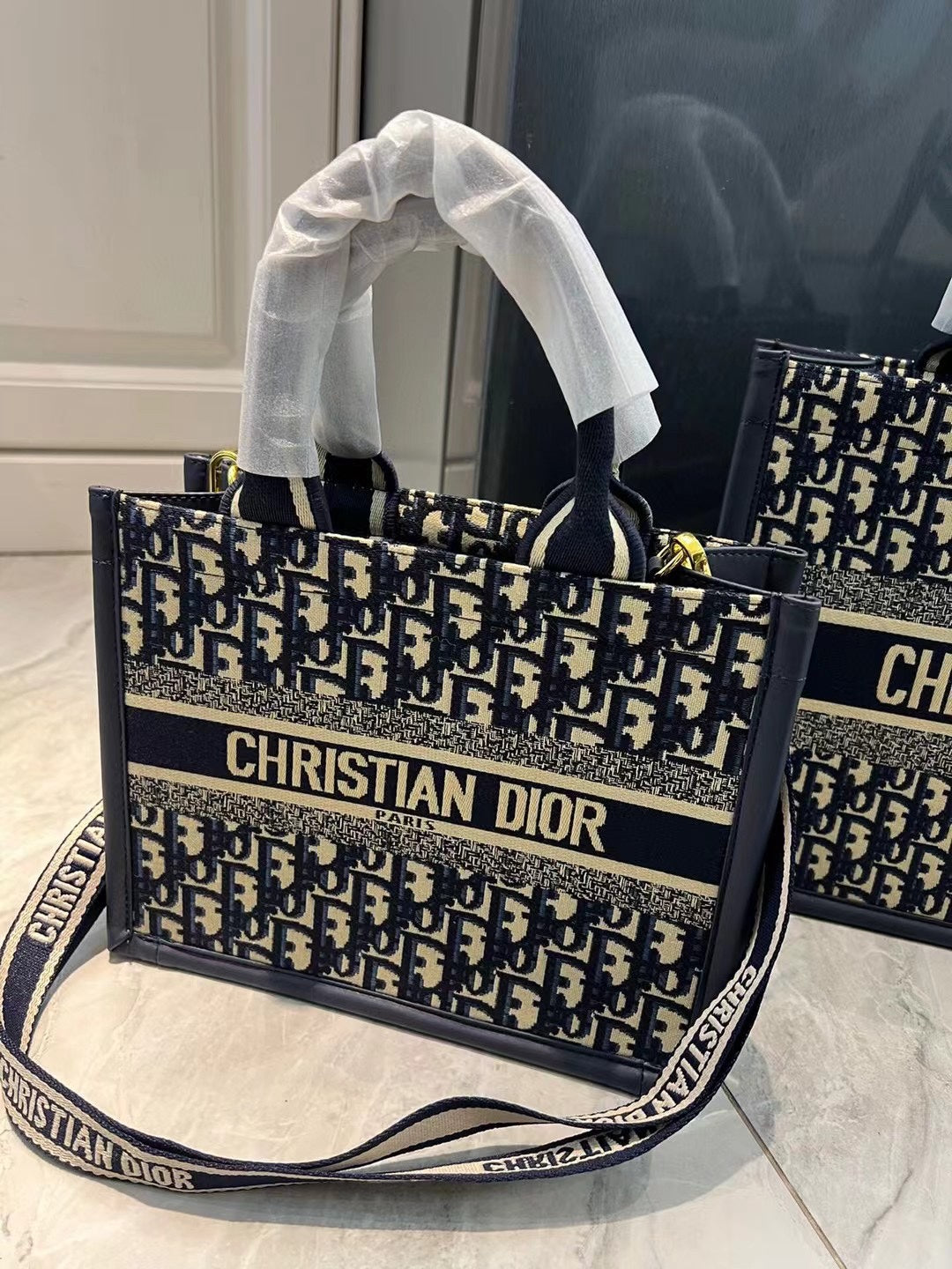 DIOR-496
