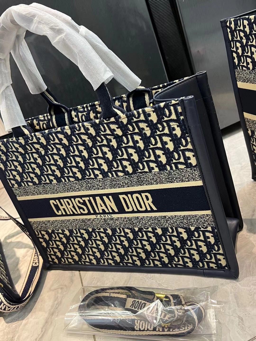 DIOR-496