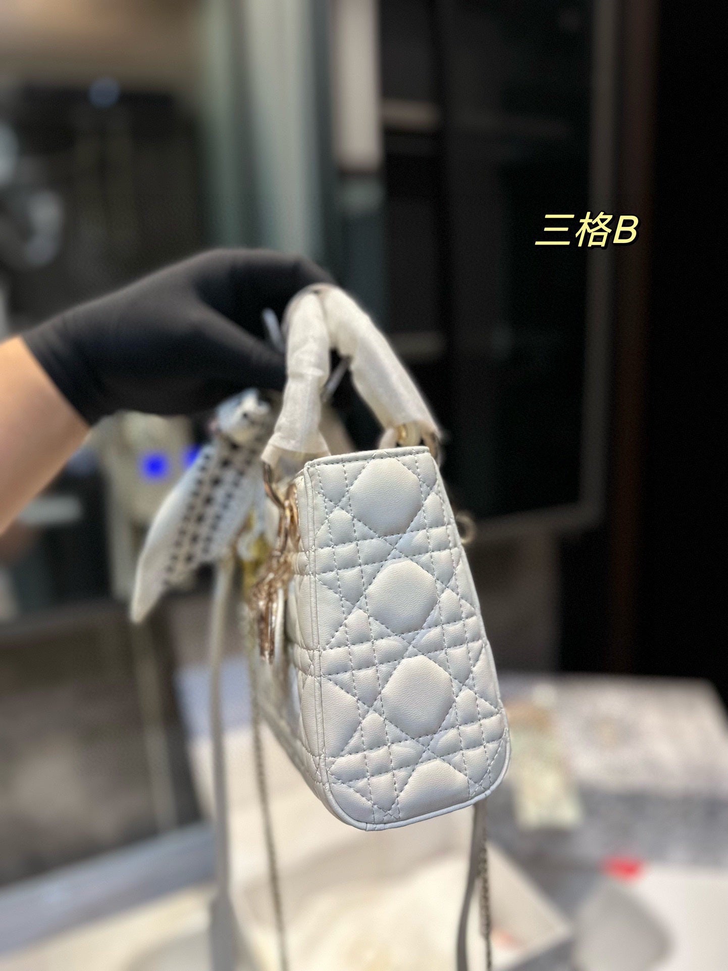 DIOR-570