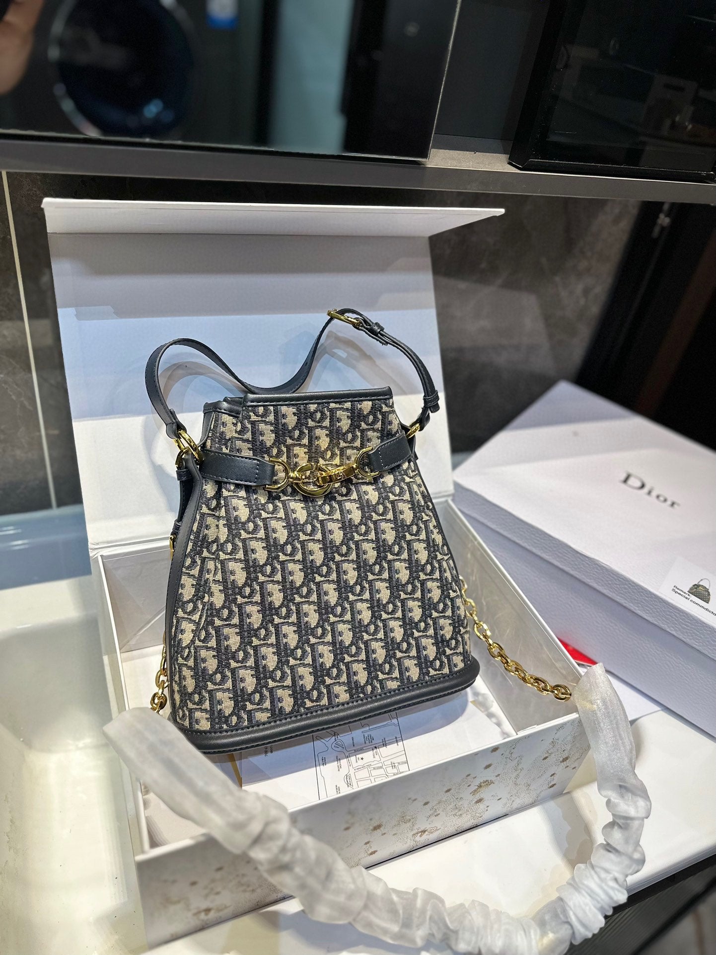 DIOR-590