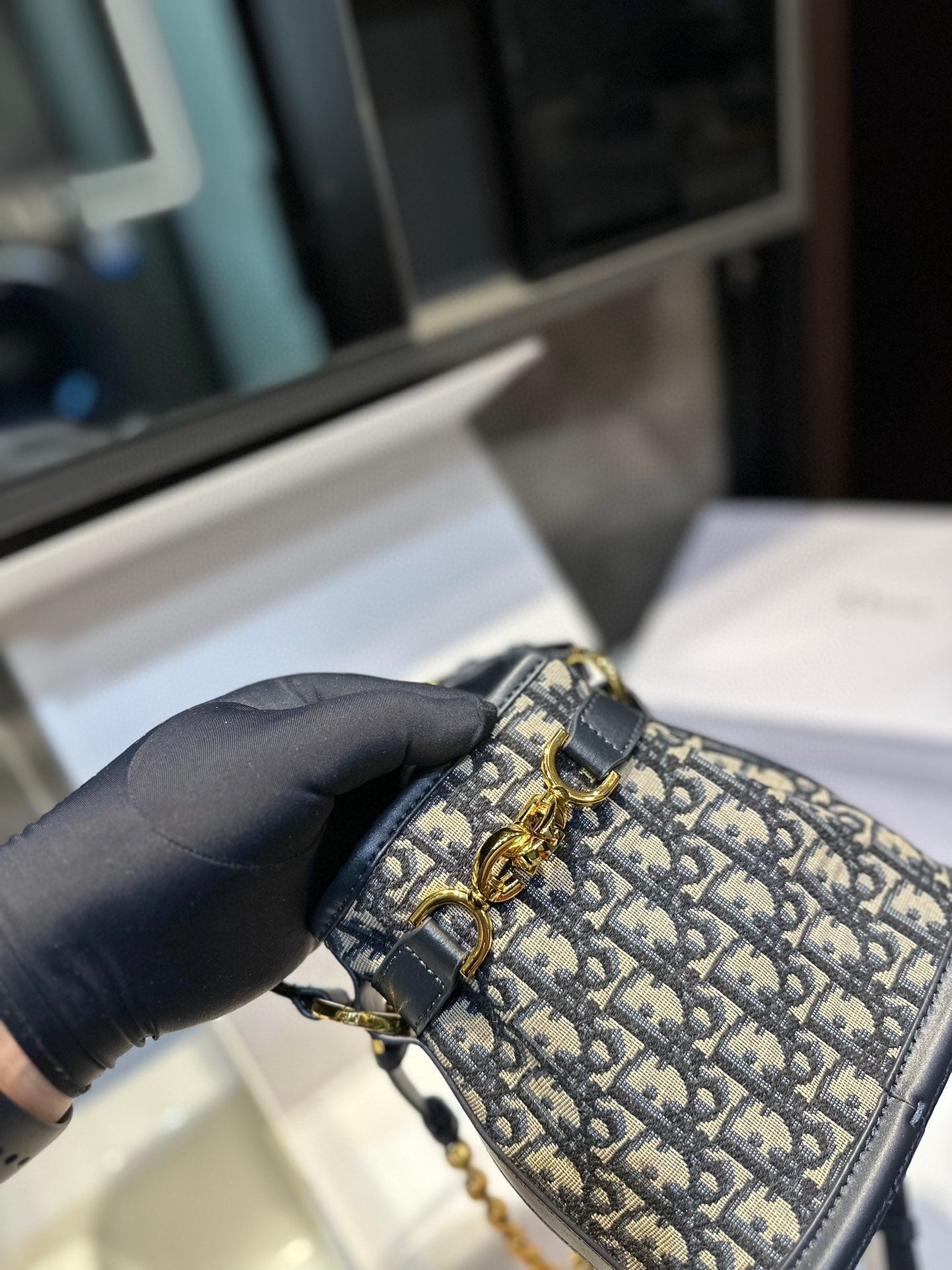 DIOR-590