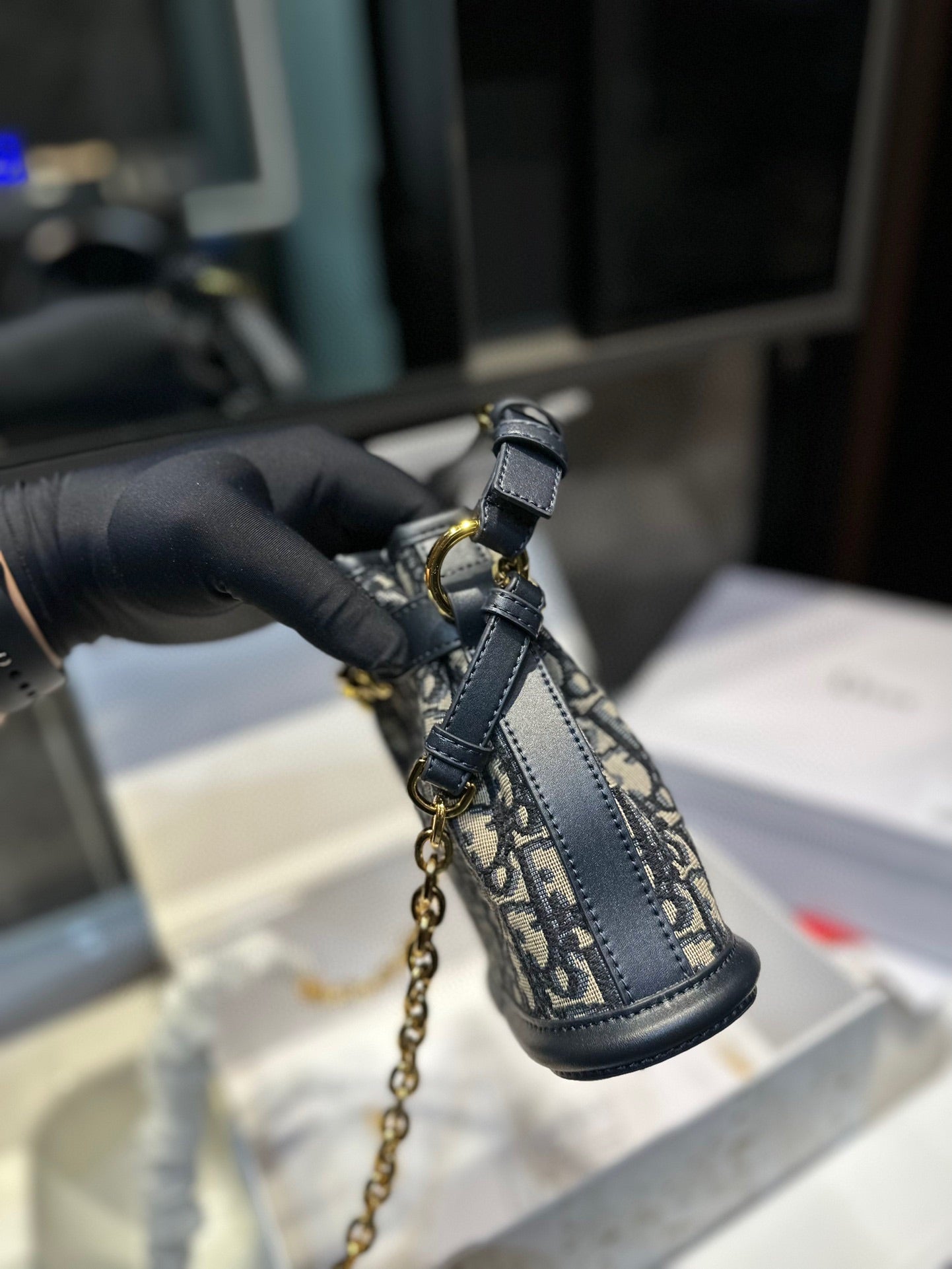 DIOR-590