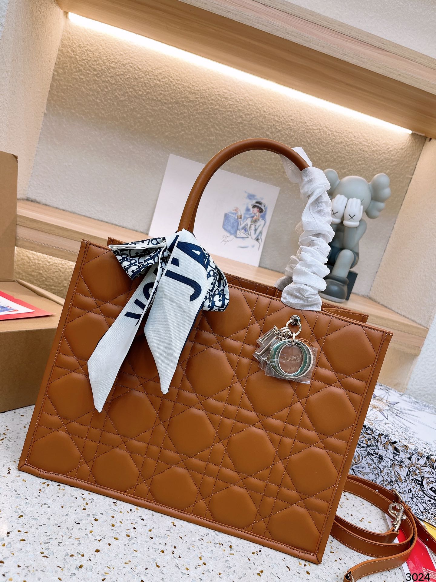 DIOR-618
