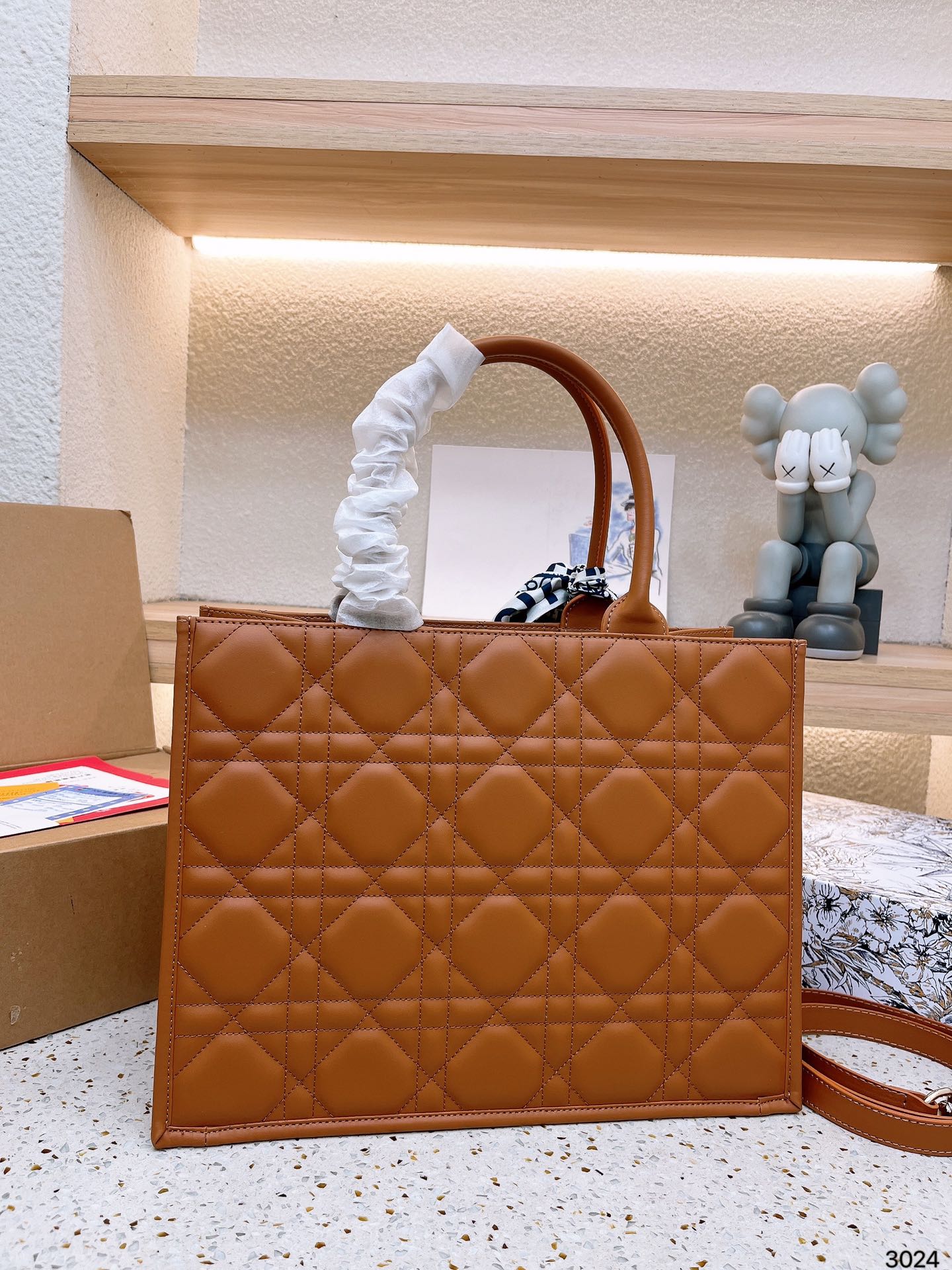DIOR-618