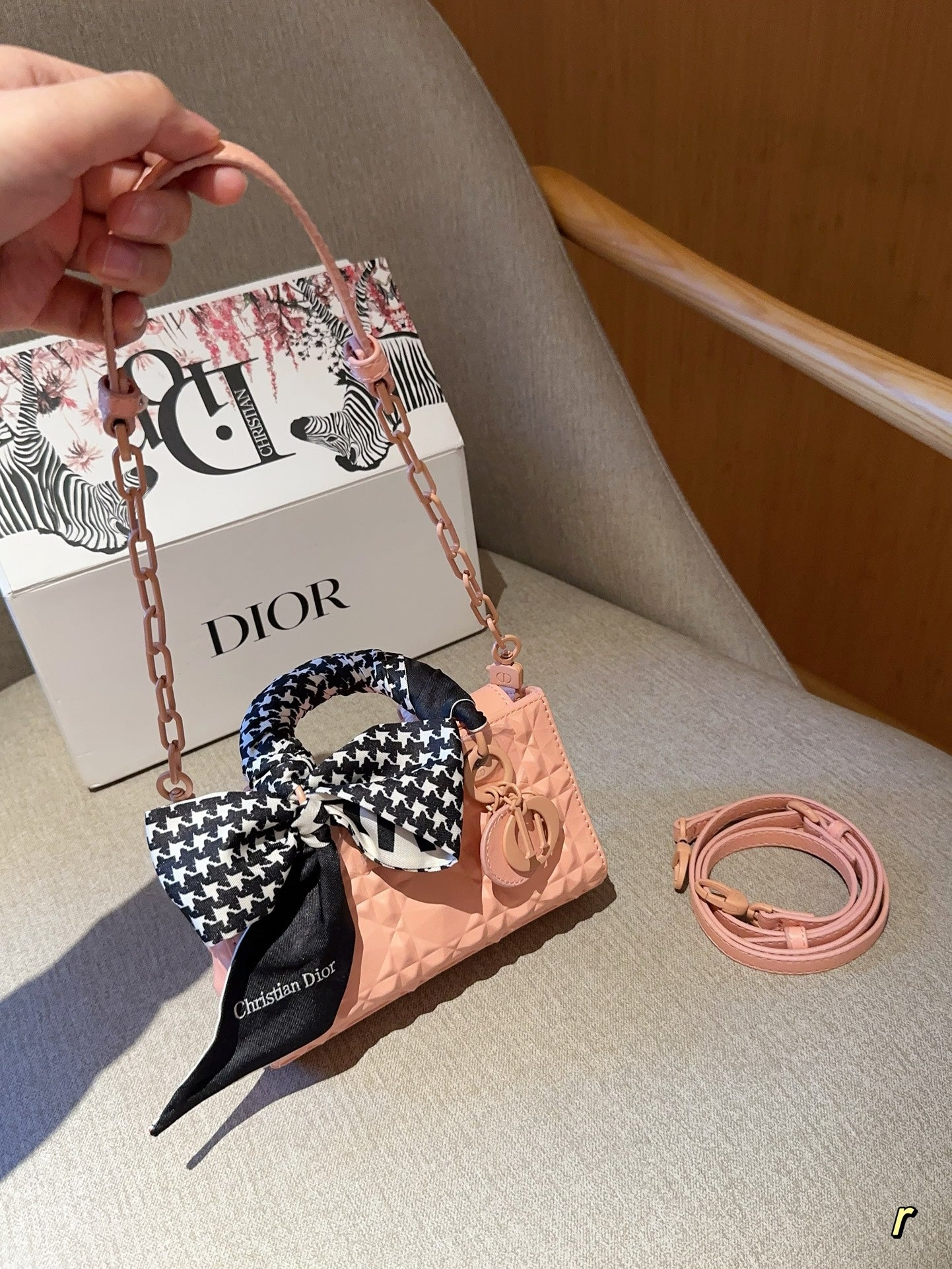 DIOR-538