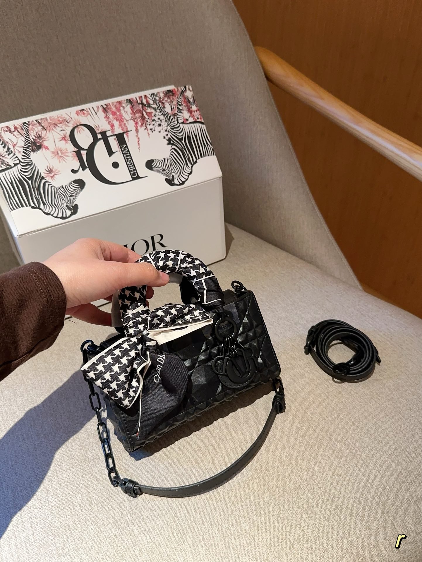 DIOR-549